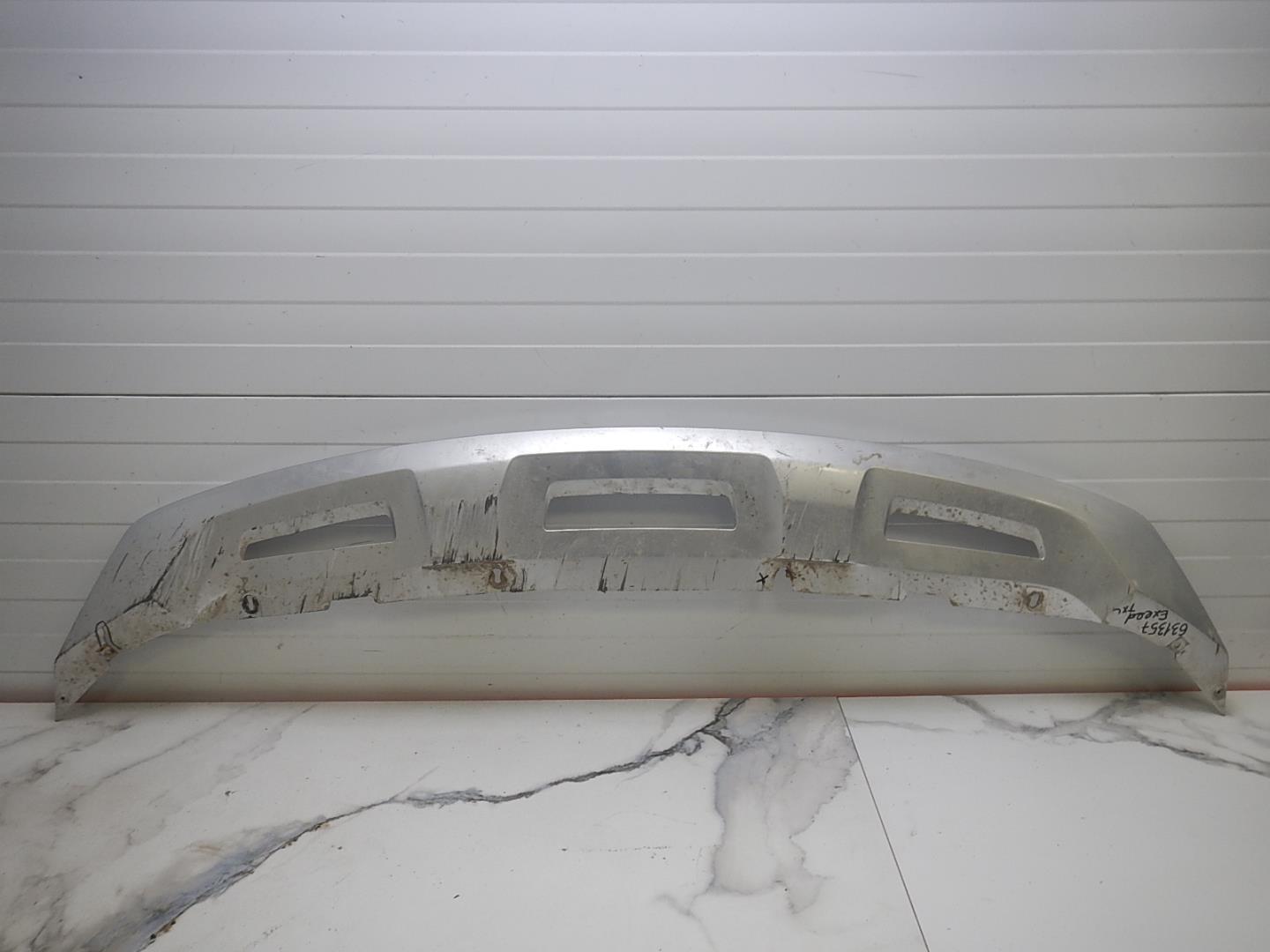 Накладка переднего бампера