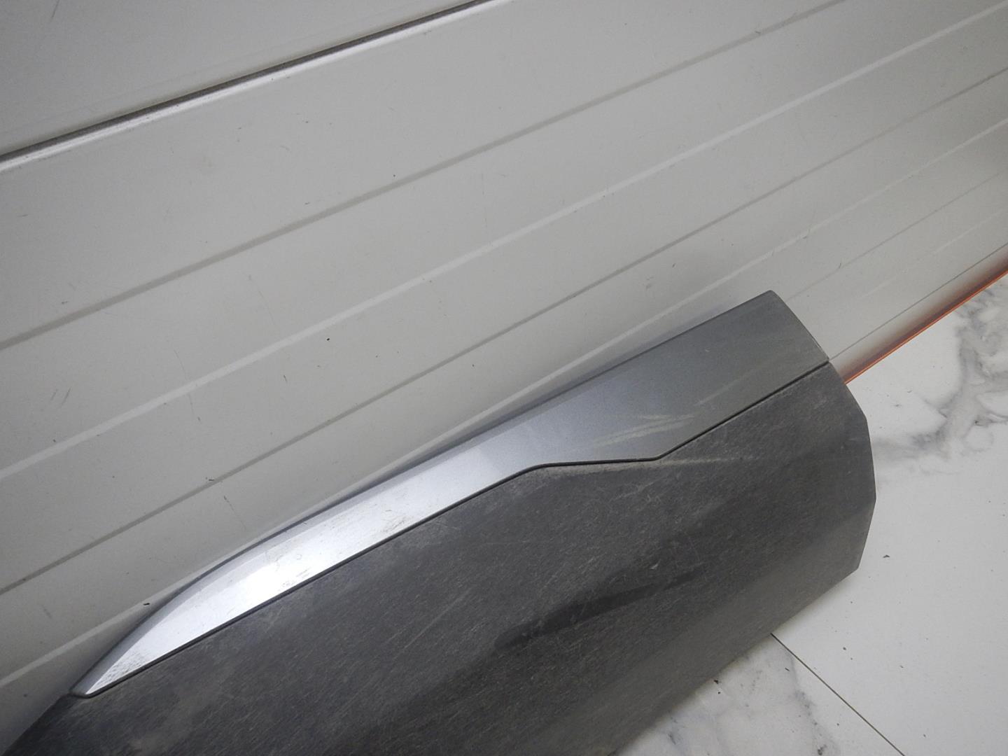 Молдинг задней правой двери