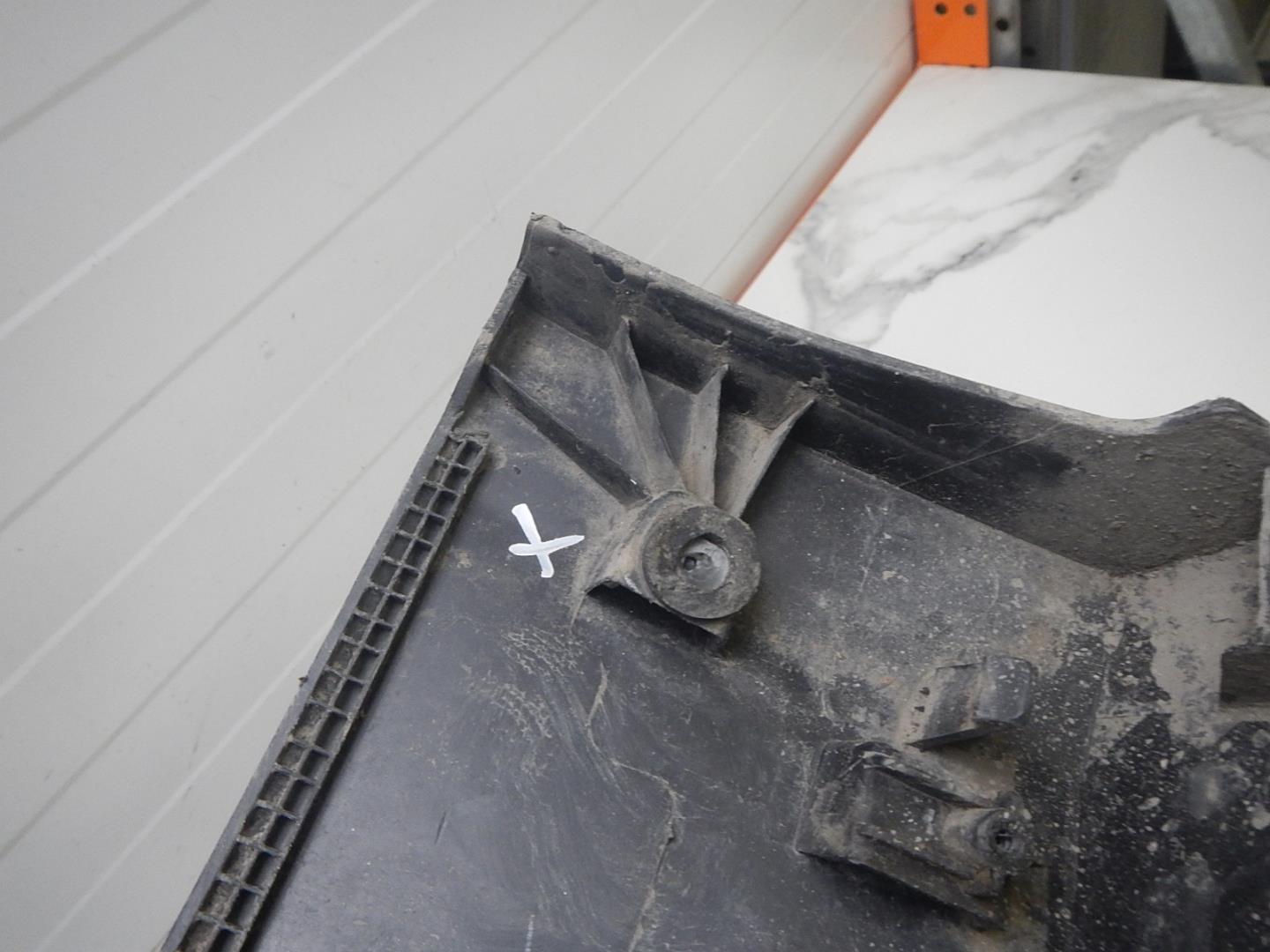 Молдинг задней правой двери