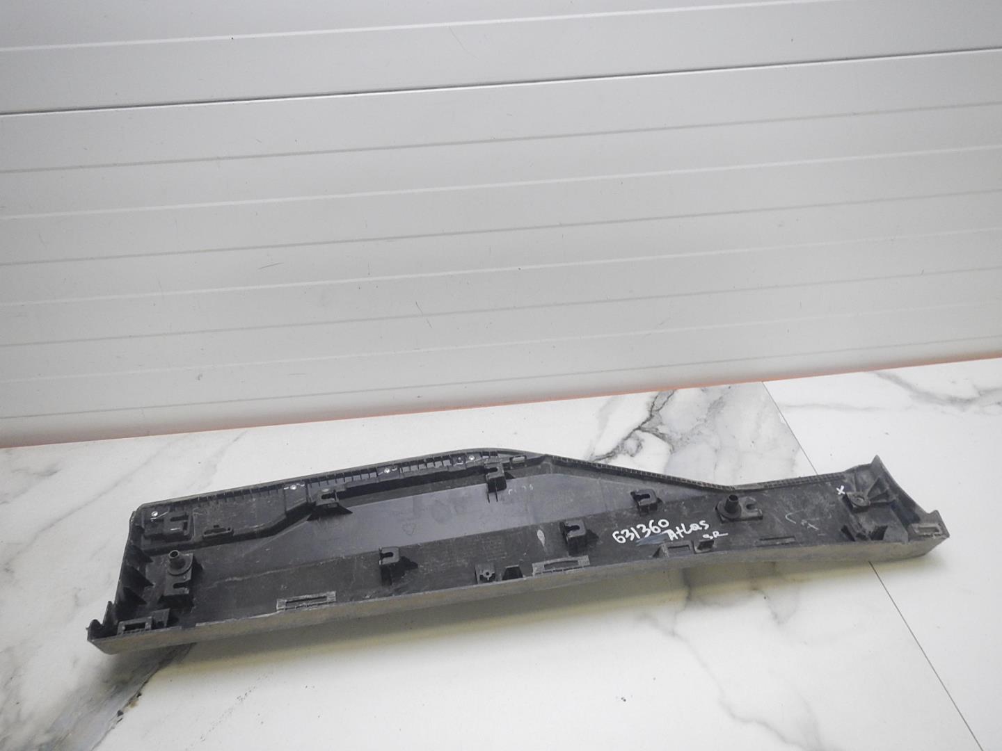 Молдинг задней правой двери