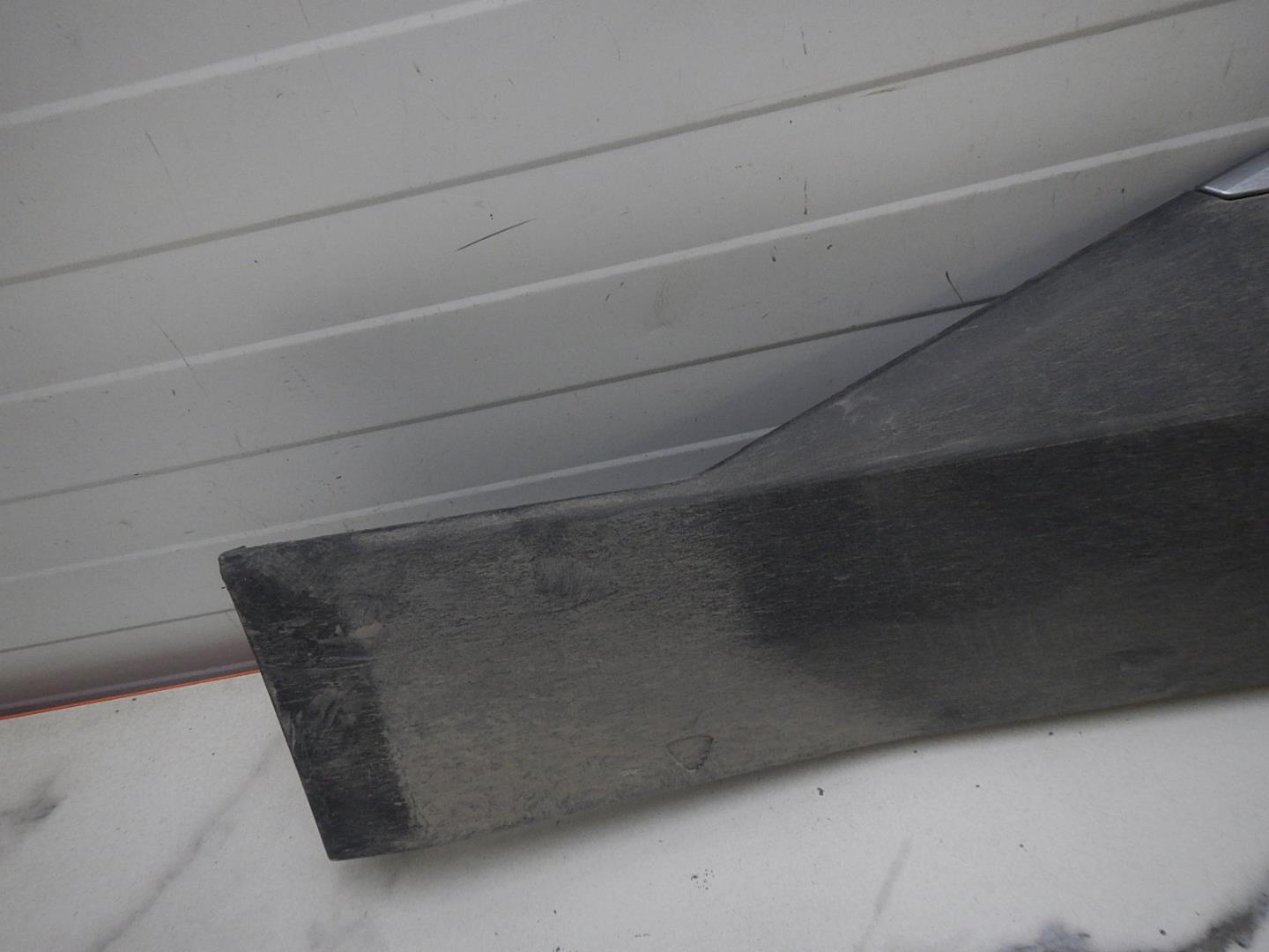 Молдинг задней правой двери