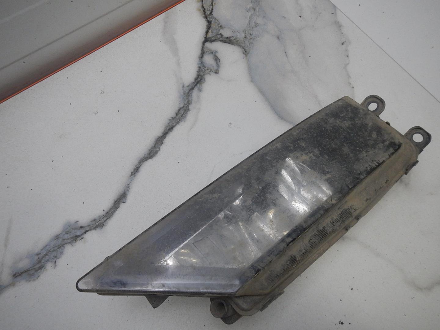 Фара противотуманная левая