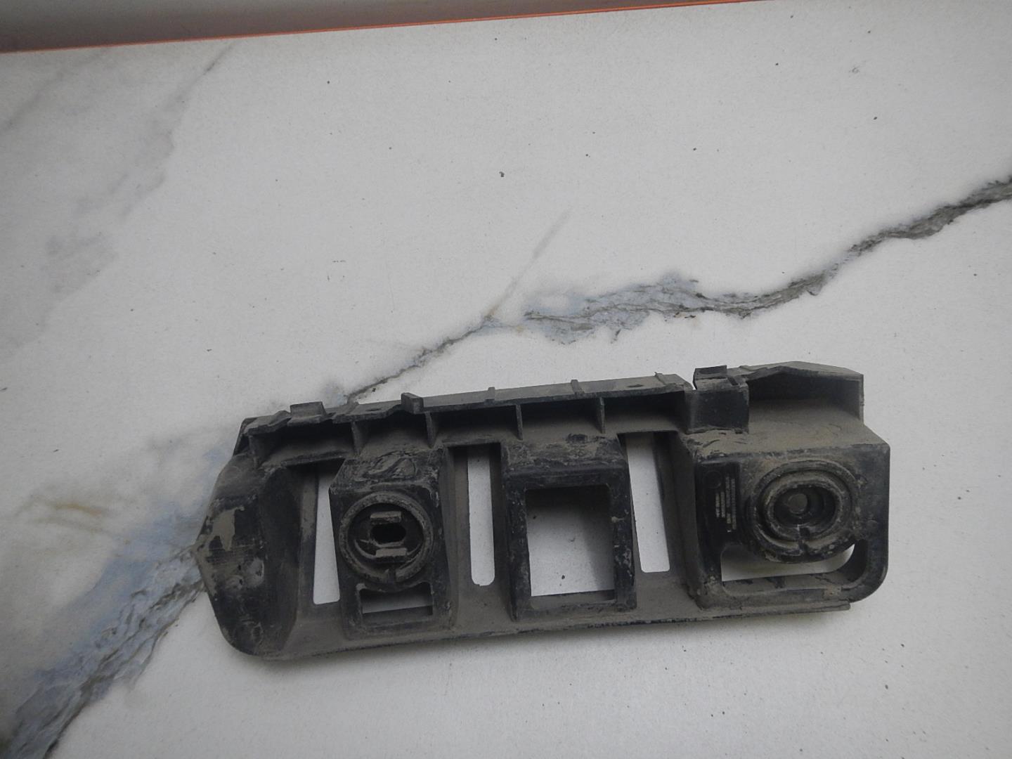 Кронштейн заднего бампера левый