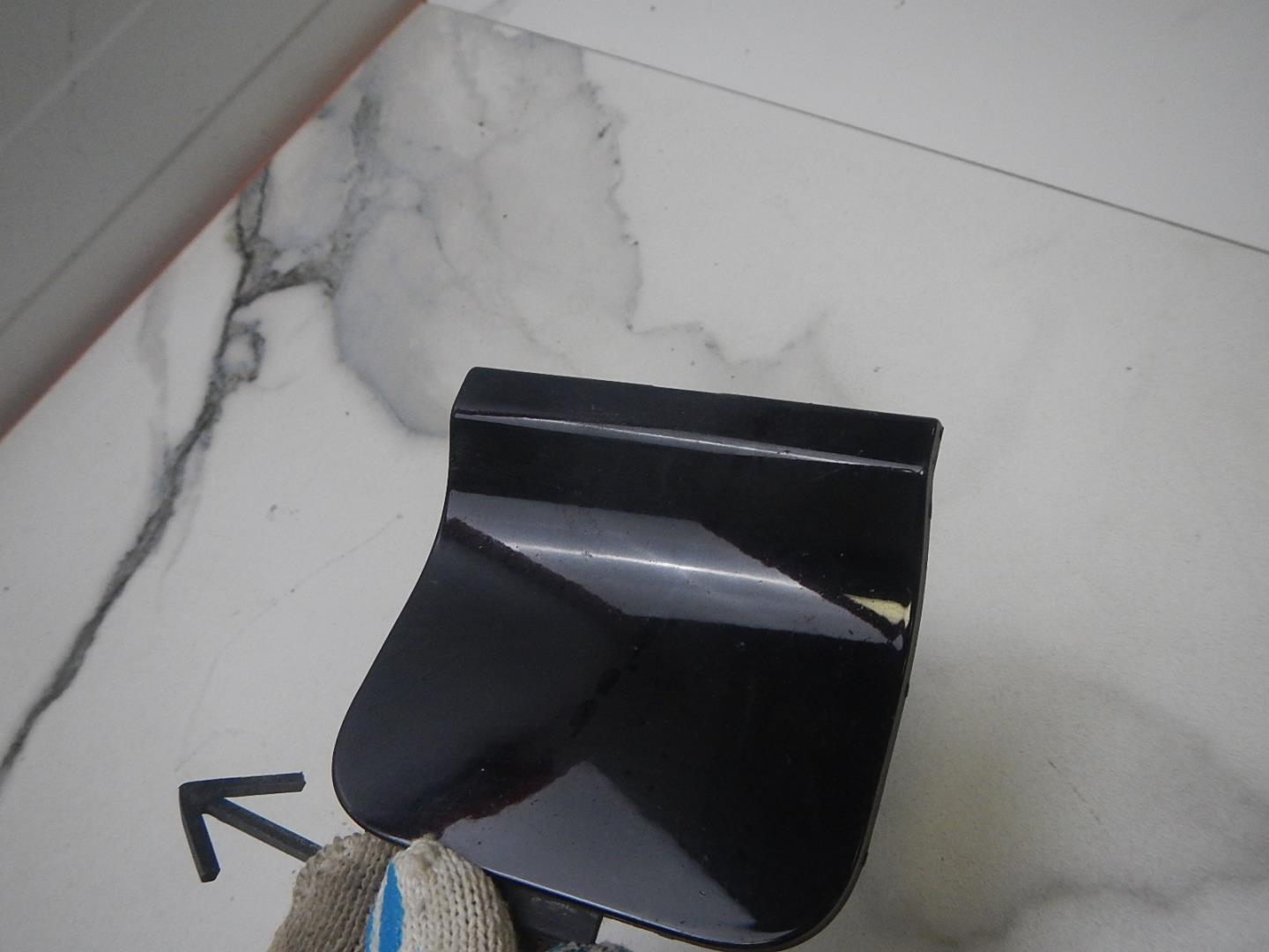 Заглушка буксировочного крюка