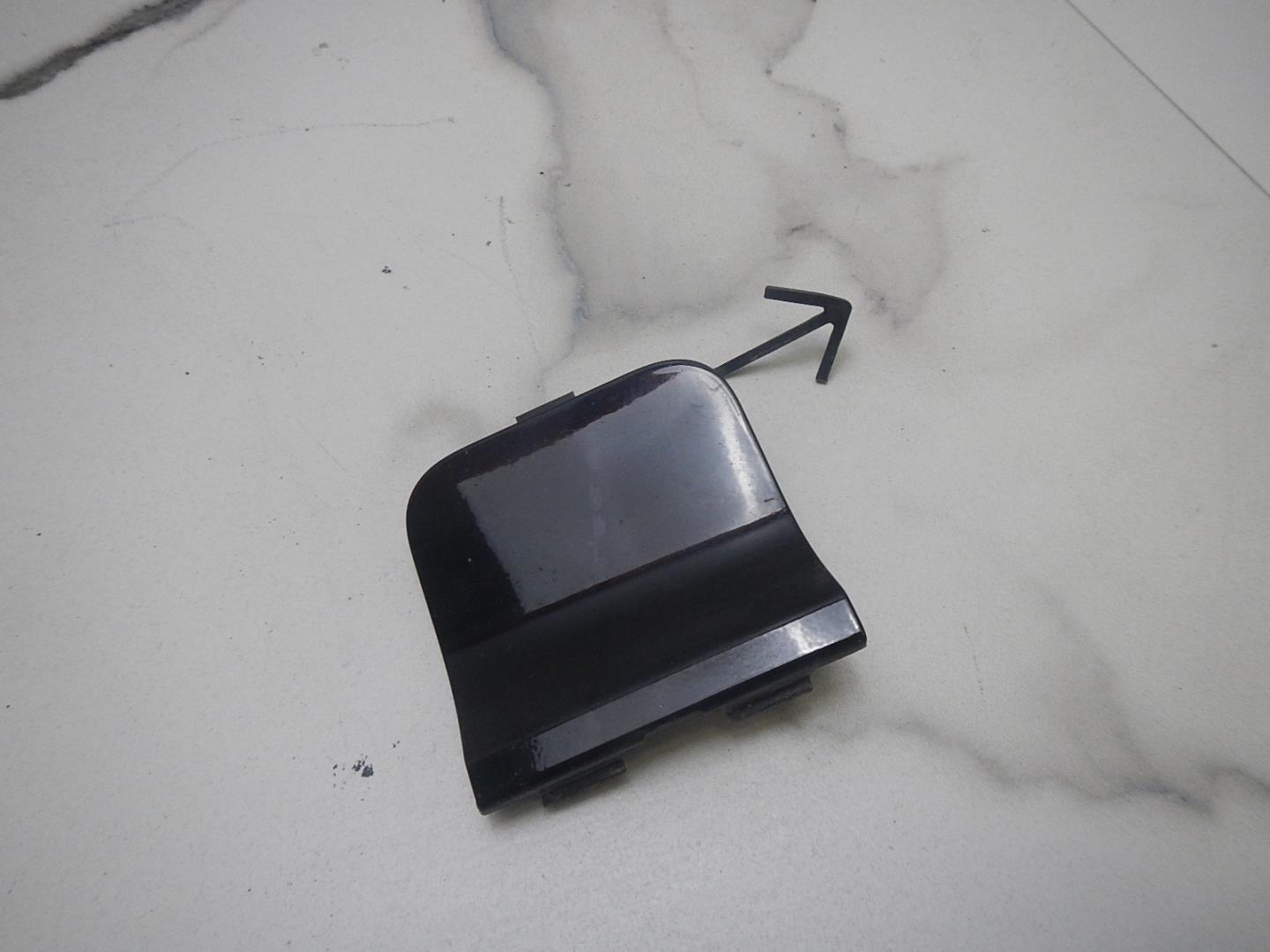 Заглушка буксировочного крюка