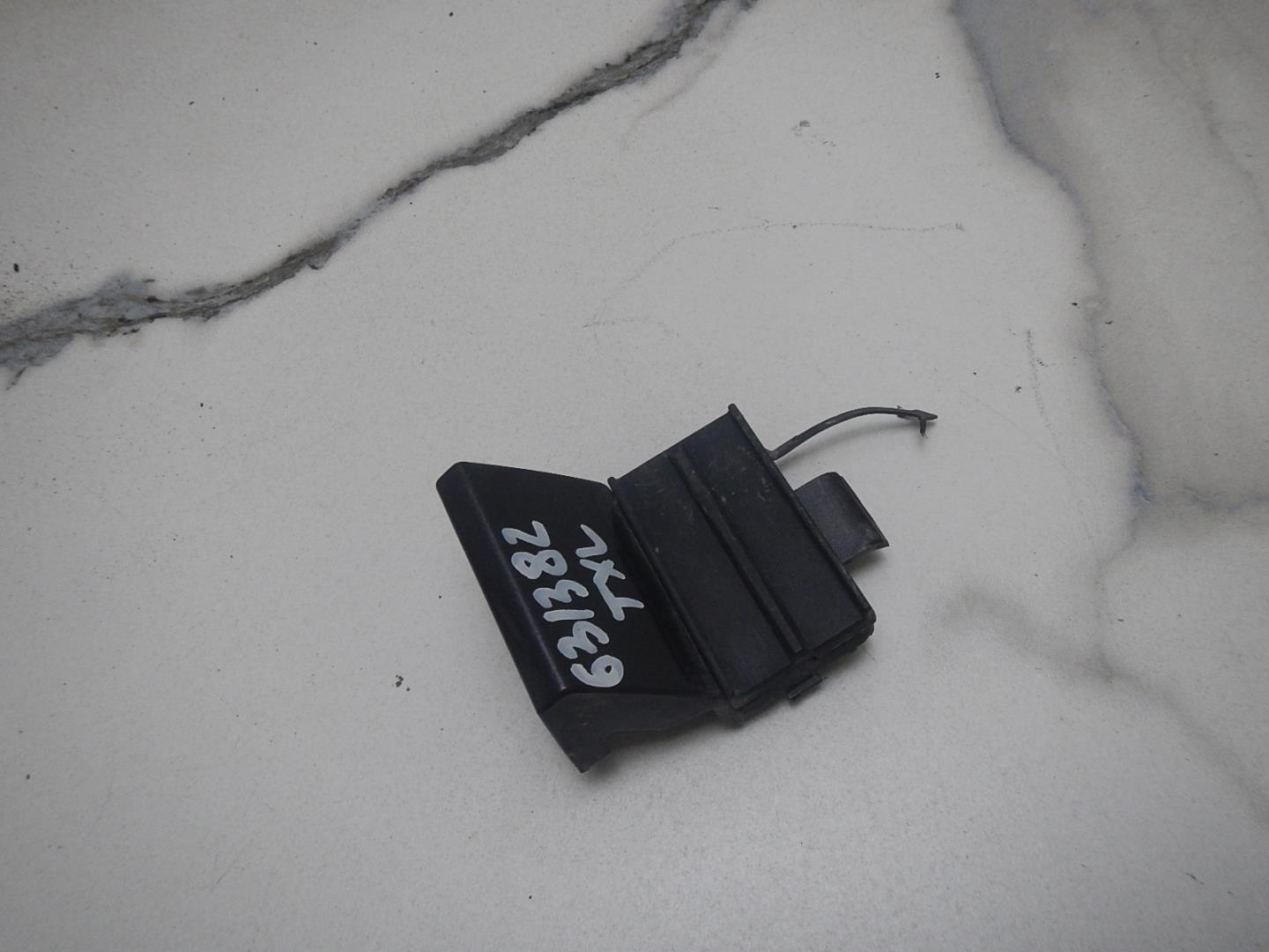 Заглушка буксировочного крюка