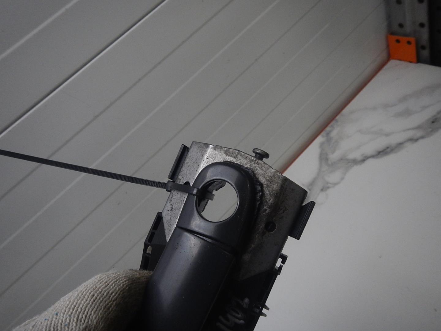 Ручка двери передней наружная левая