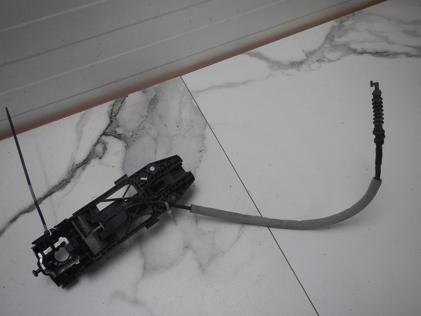 Ручка двери передней наружная левая