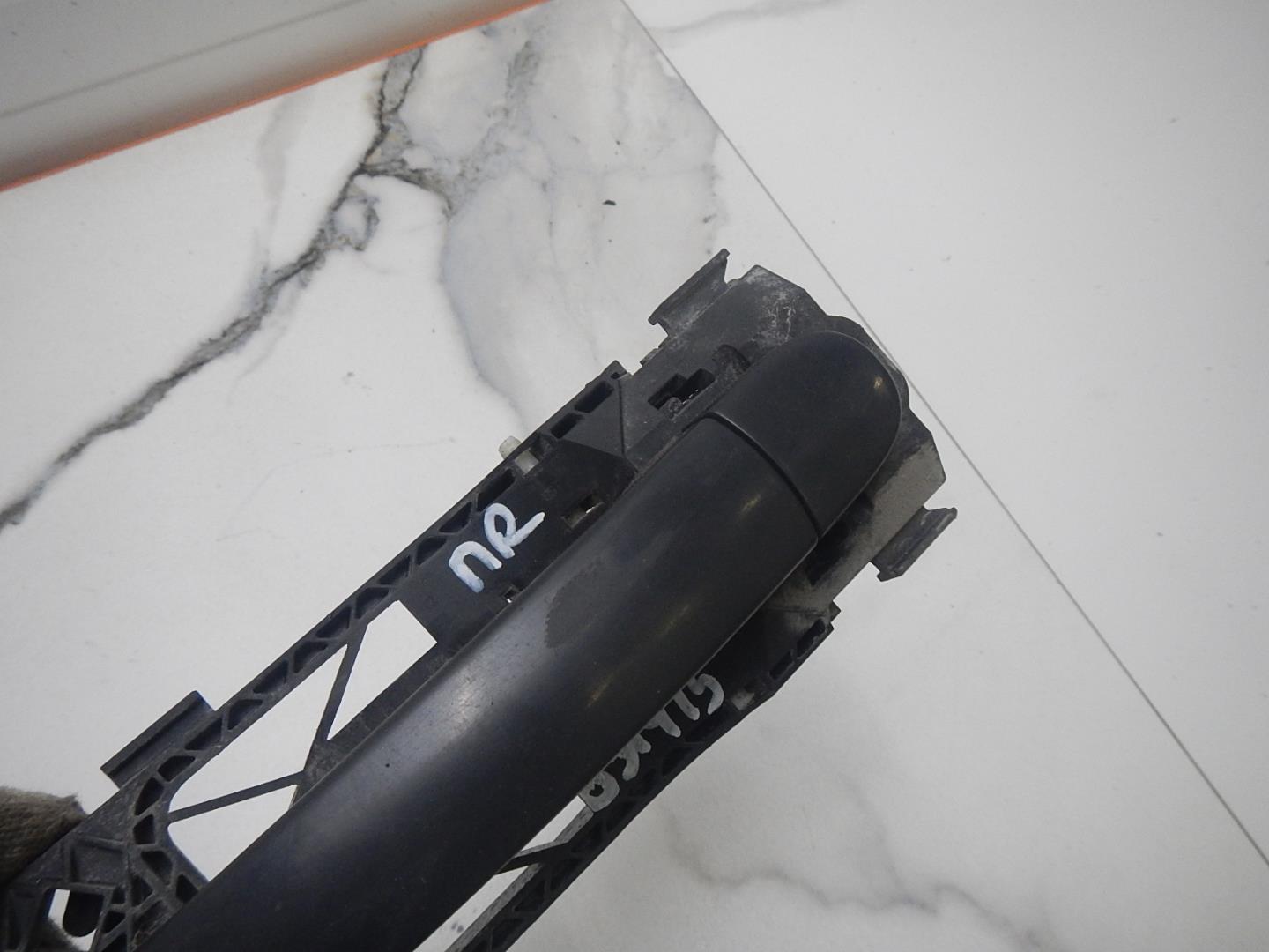 Ручка двери передней наружная правая