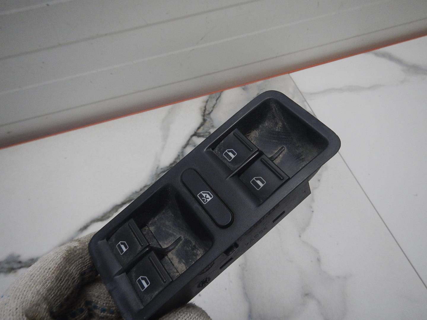 Блок управления стеклоподъемниками