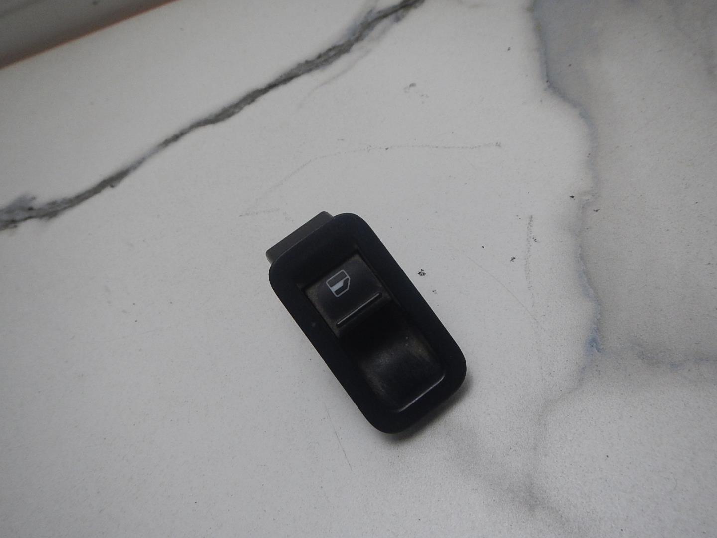 Кнопка стеклоподъемника