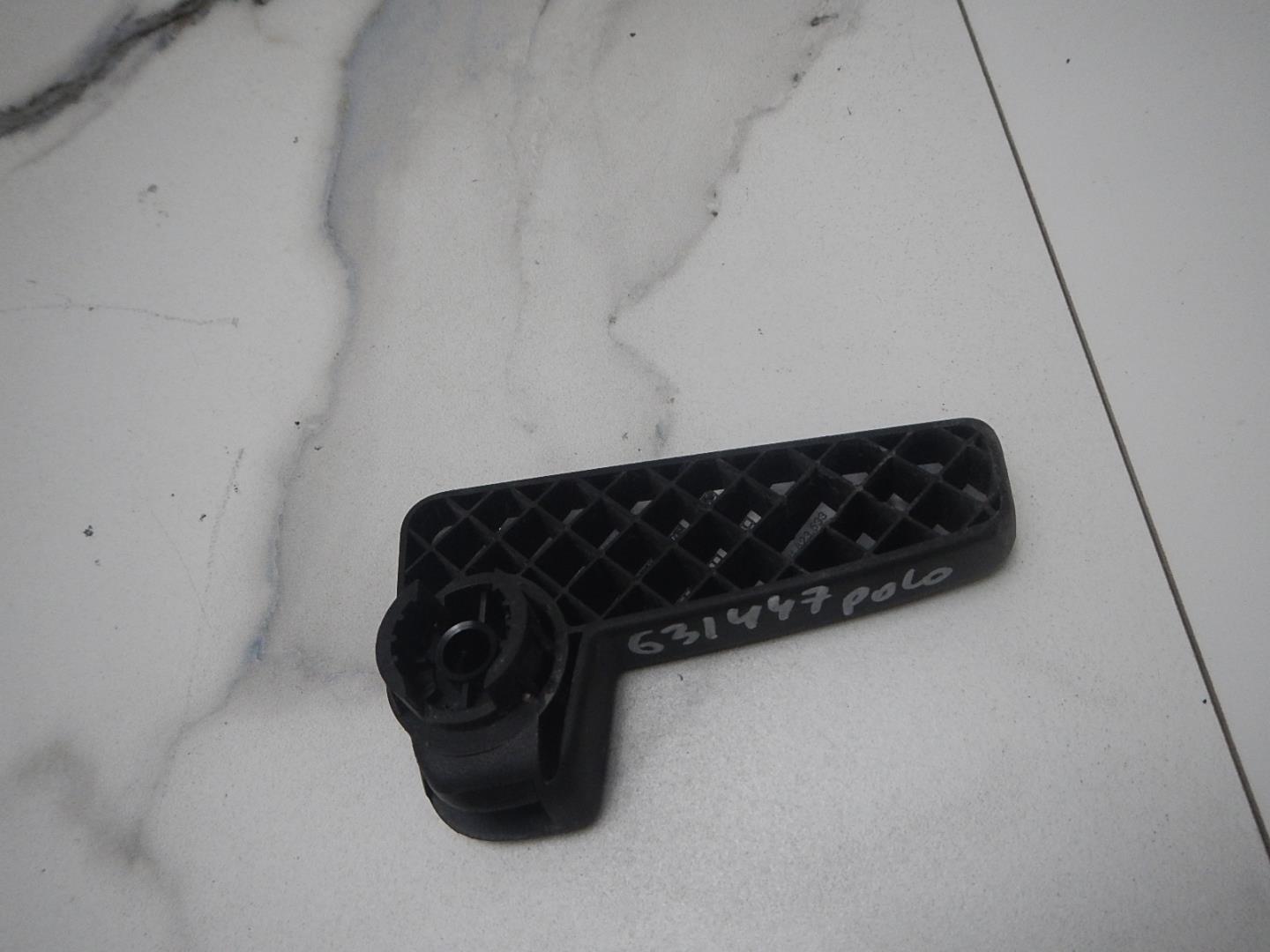 Ручка открывания капота