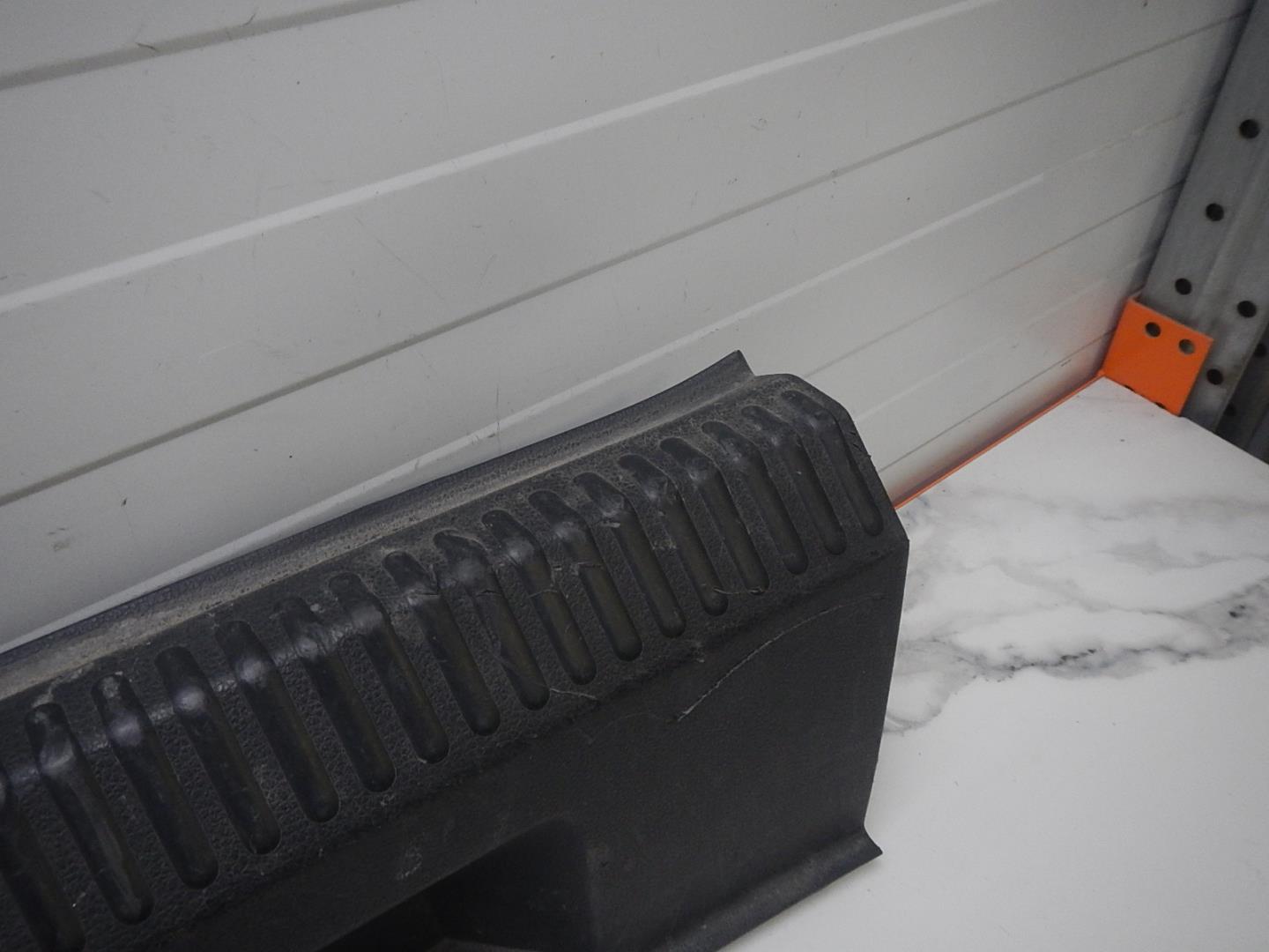 Обшивка багажника