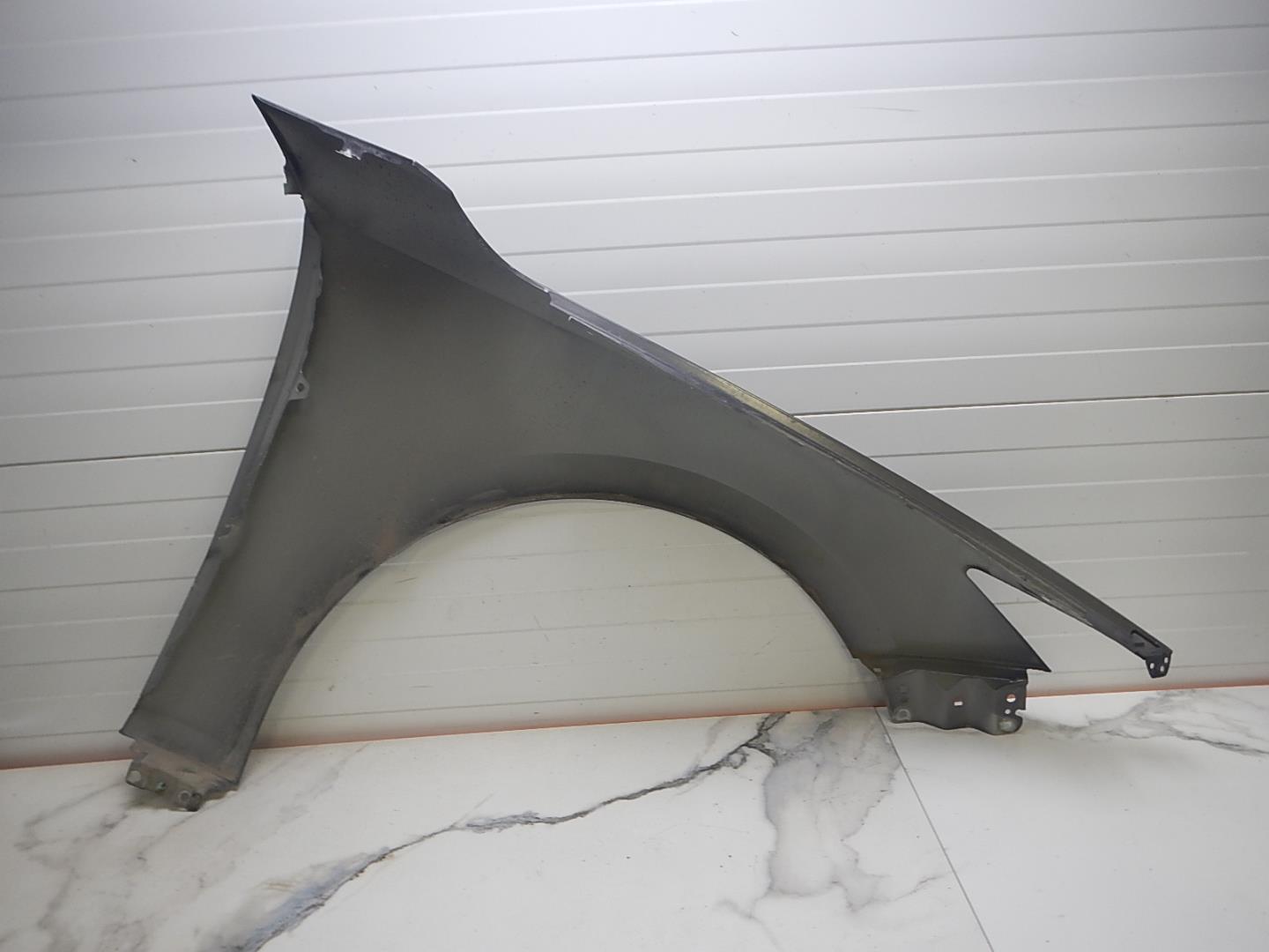 Крыло переднее левое