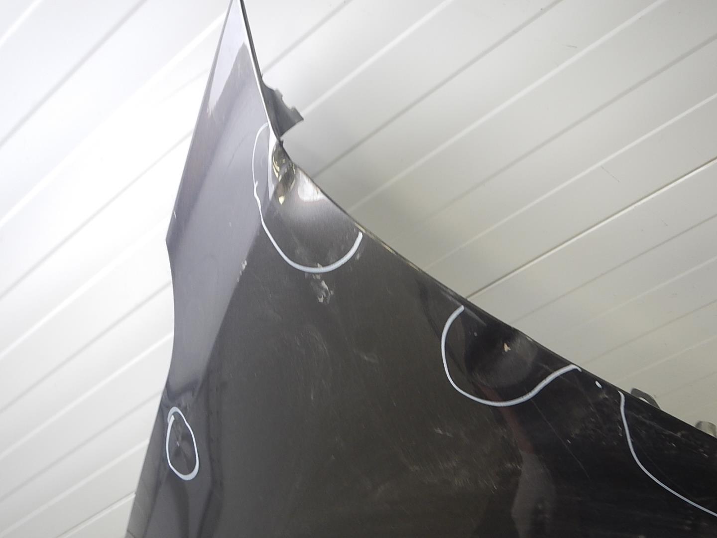 Крыло переднее левое