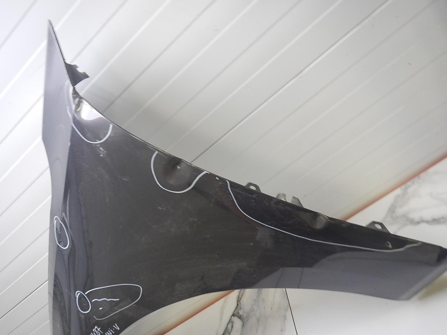 Крыло переднее левое