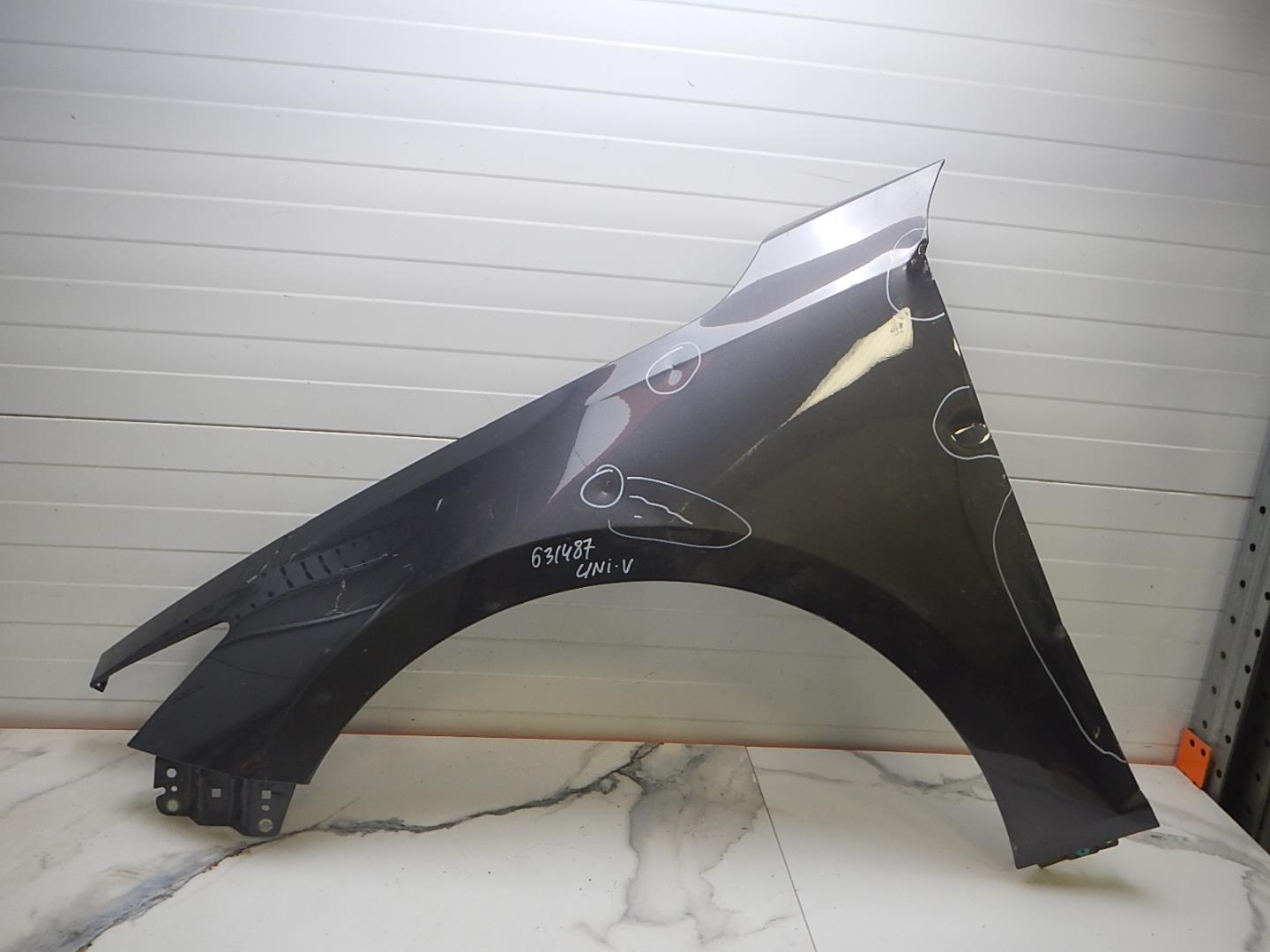 Крыло переднее левое