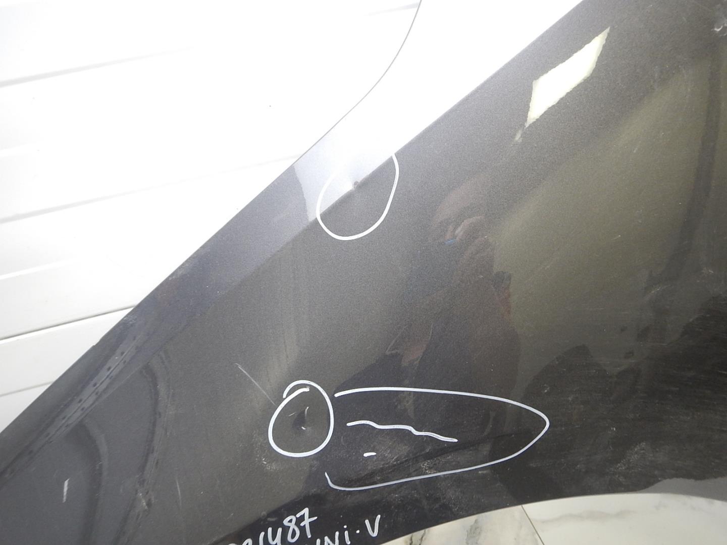 Крыло переднее левое