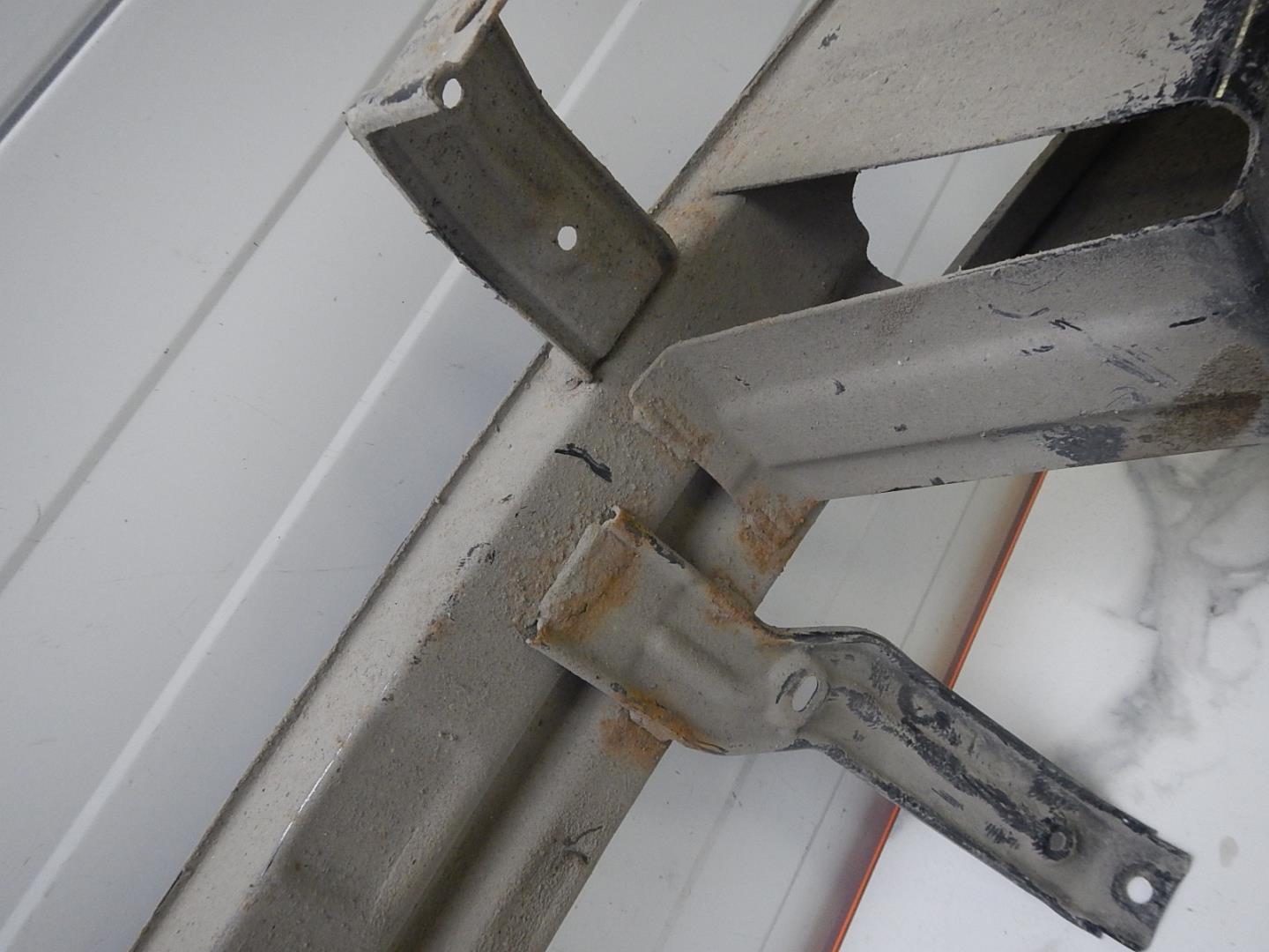 Усилитель заднего бампера