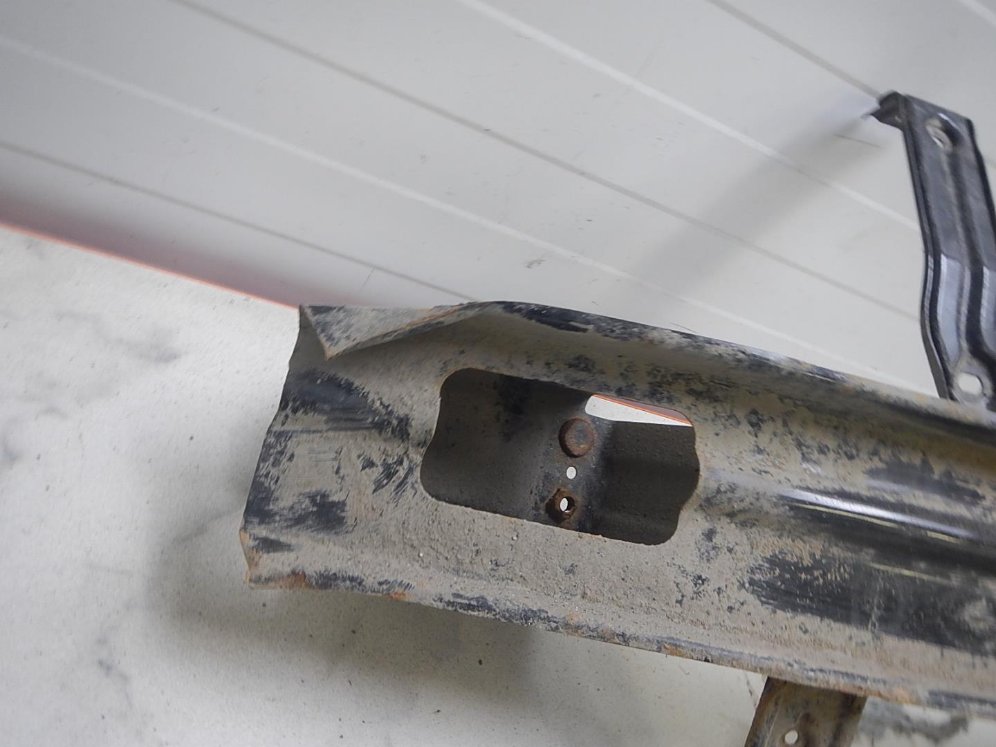 Усилитель заднего бампера