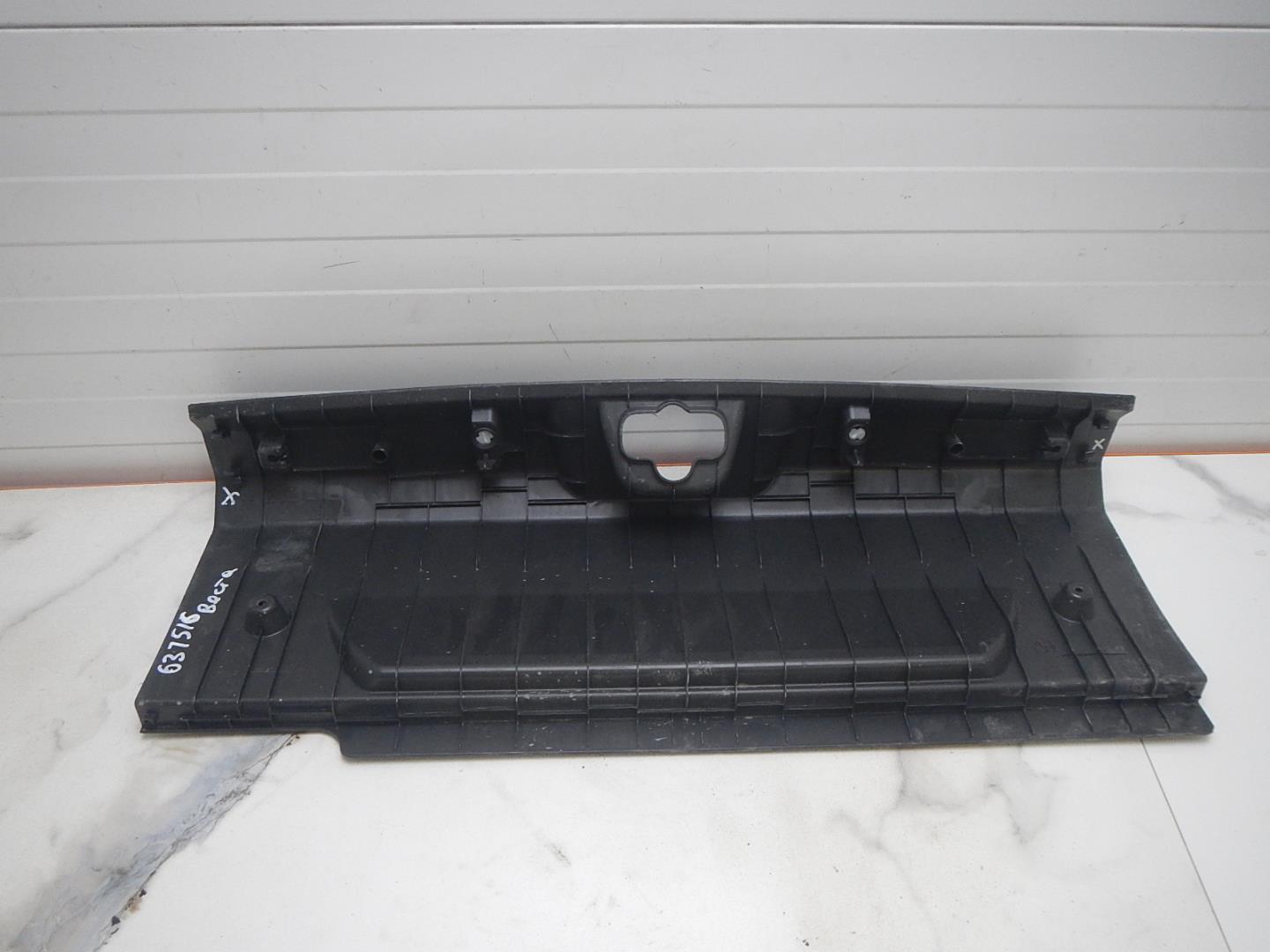 Обшивка багажника