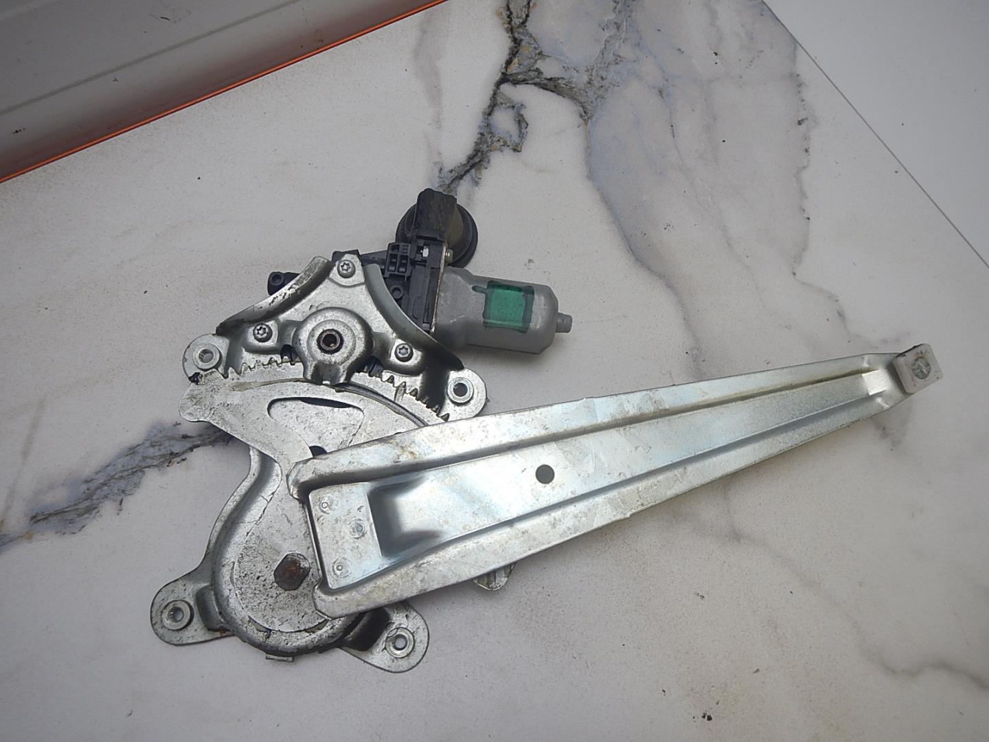 Стеклоподъемник электр. задний правый