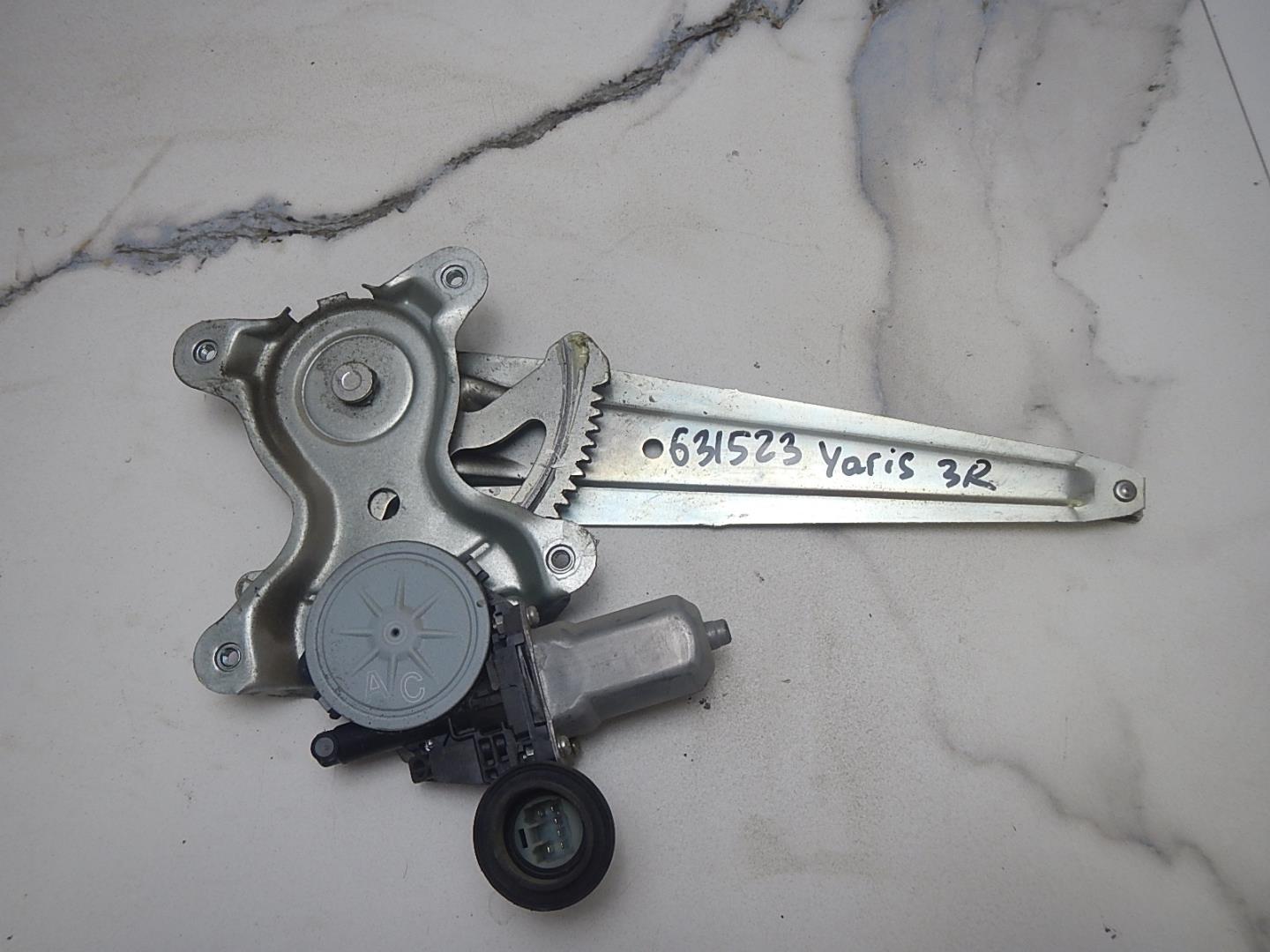 Стеклоподъемник электр. задний правый