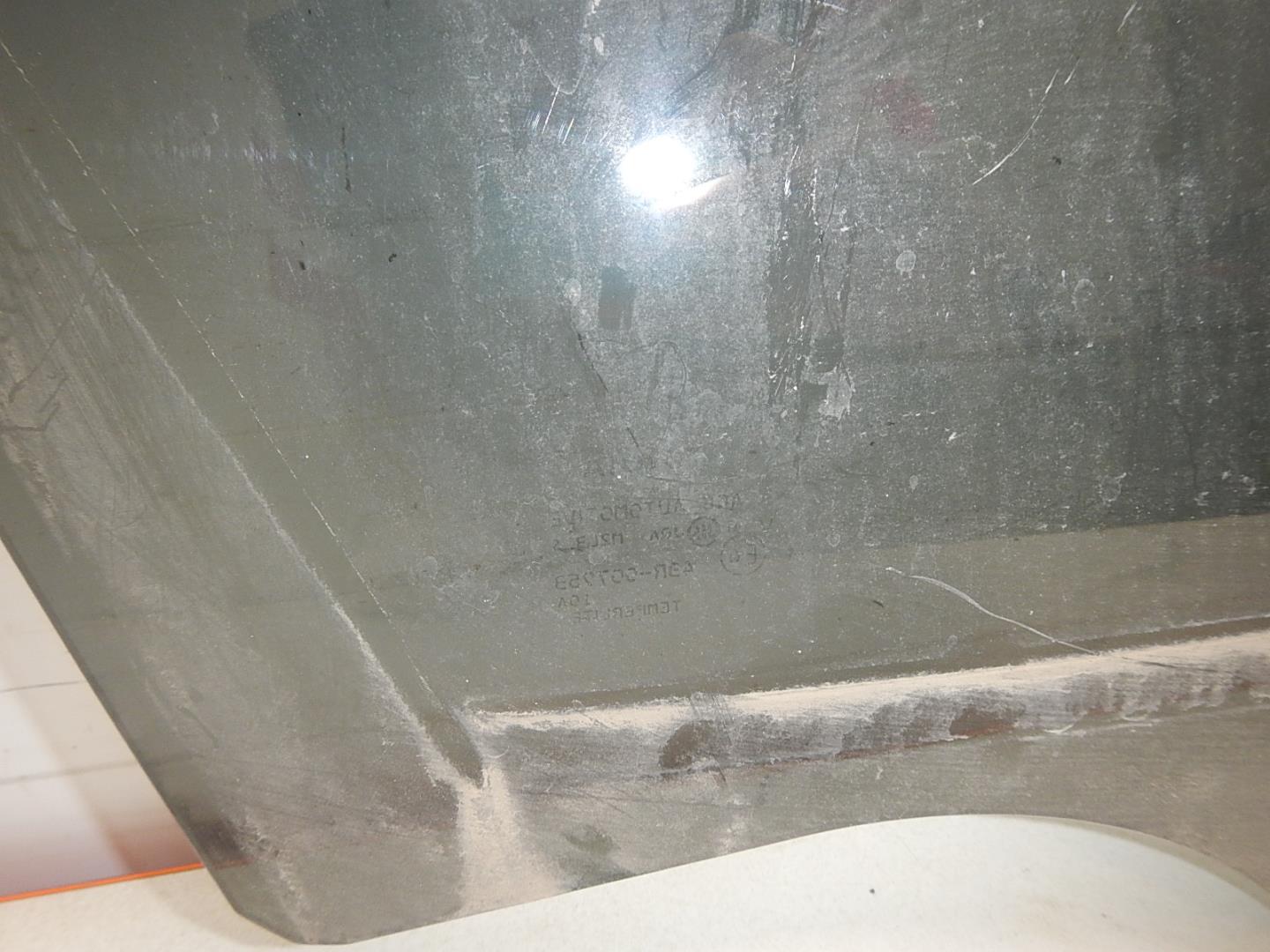 Стекло двери задней правой