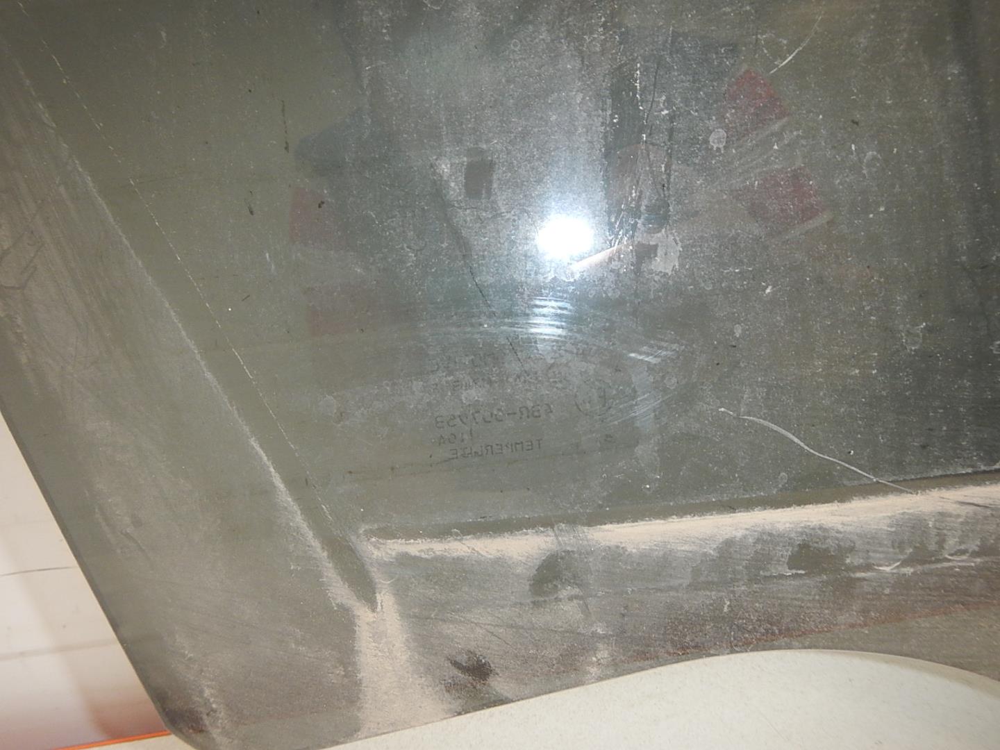 Стекло двери задней правой