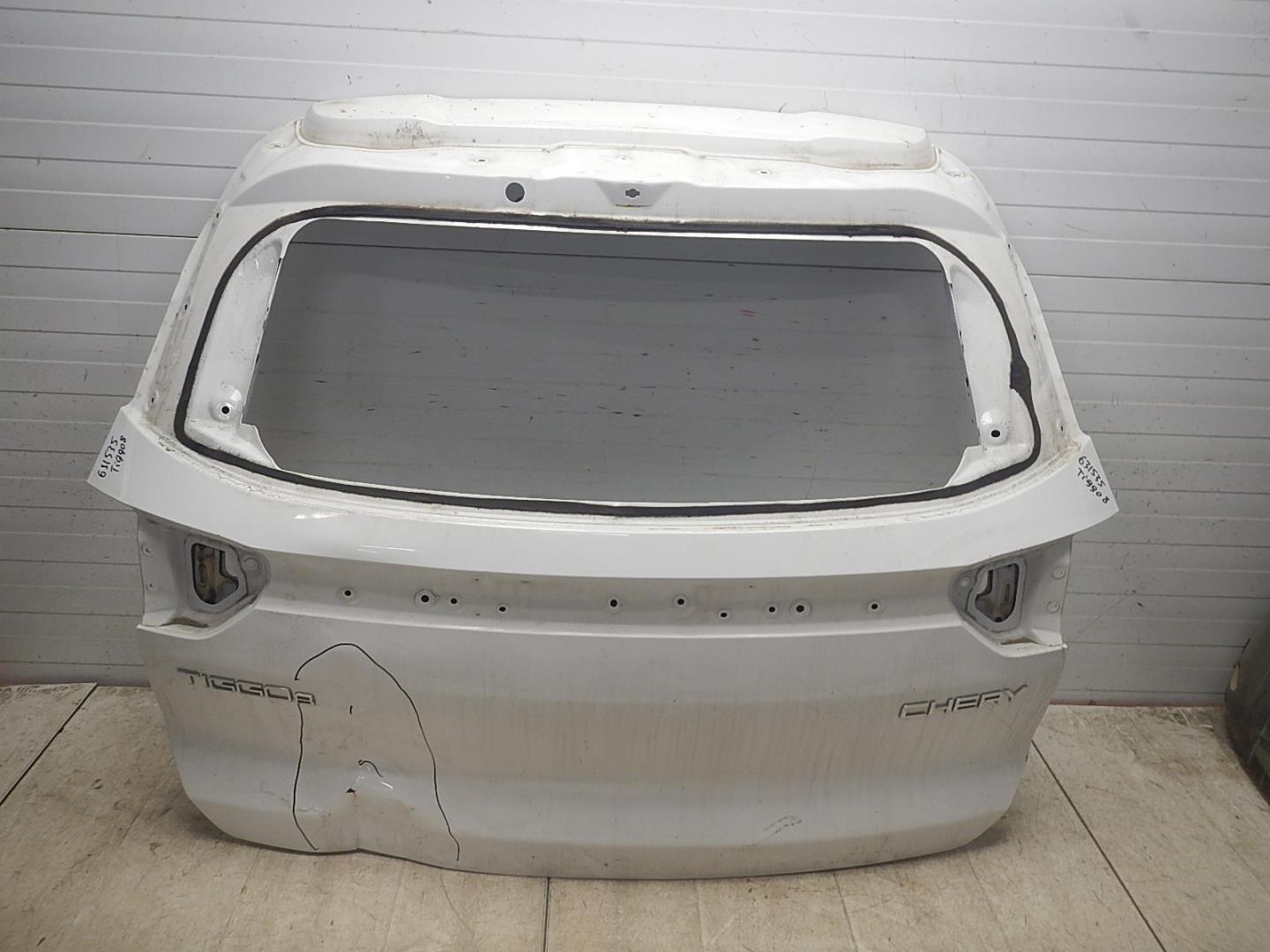 Дверь багажника