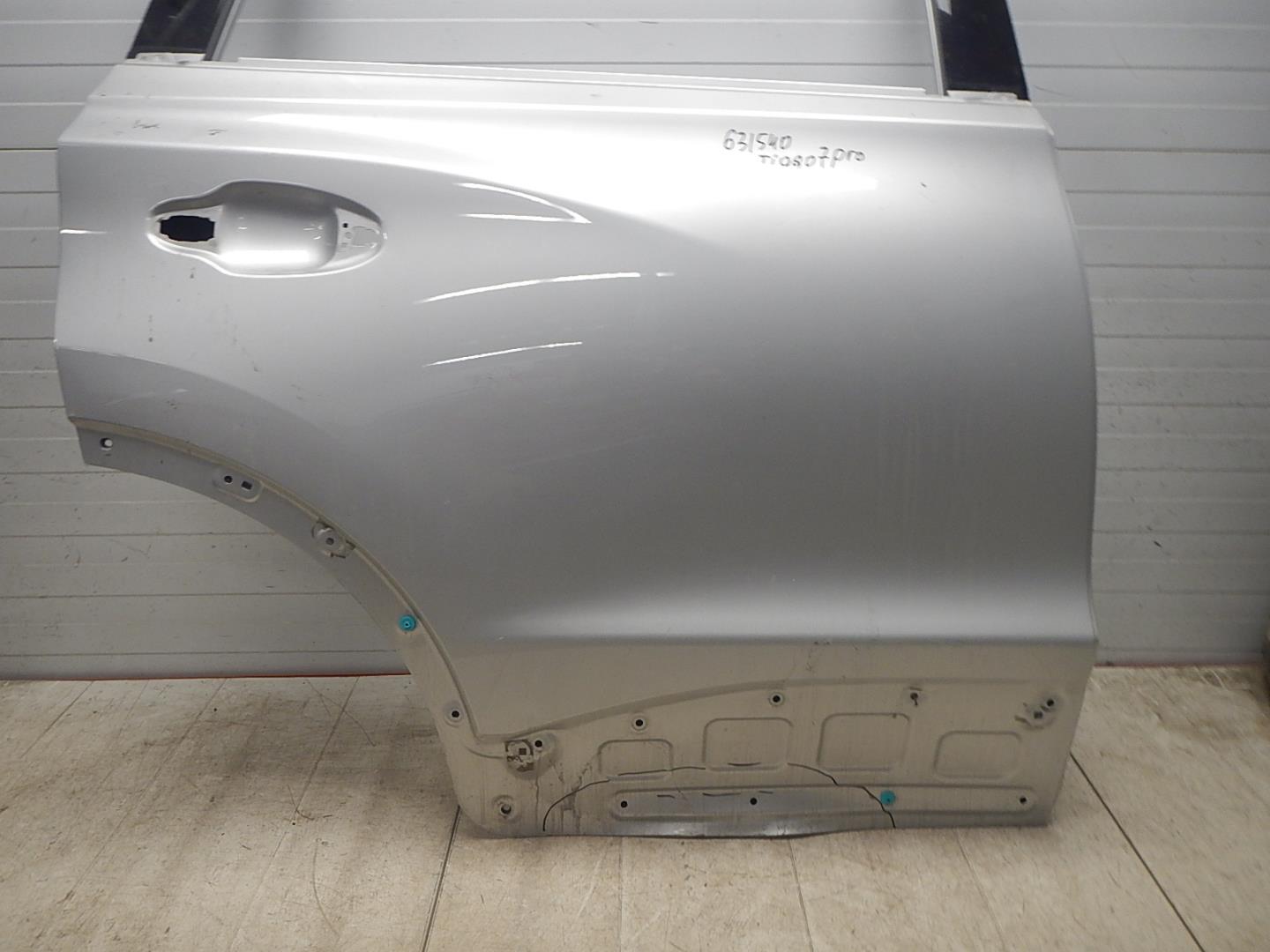 Дверь задняя правая