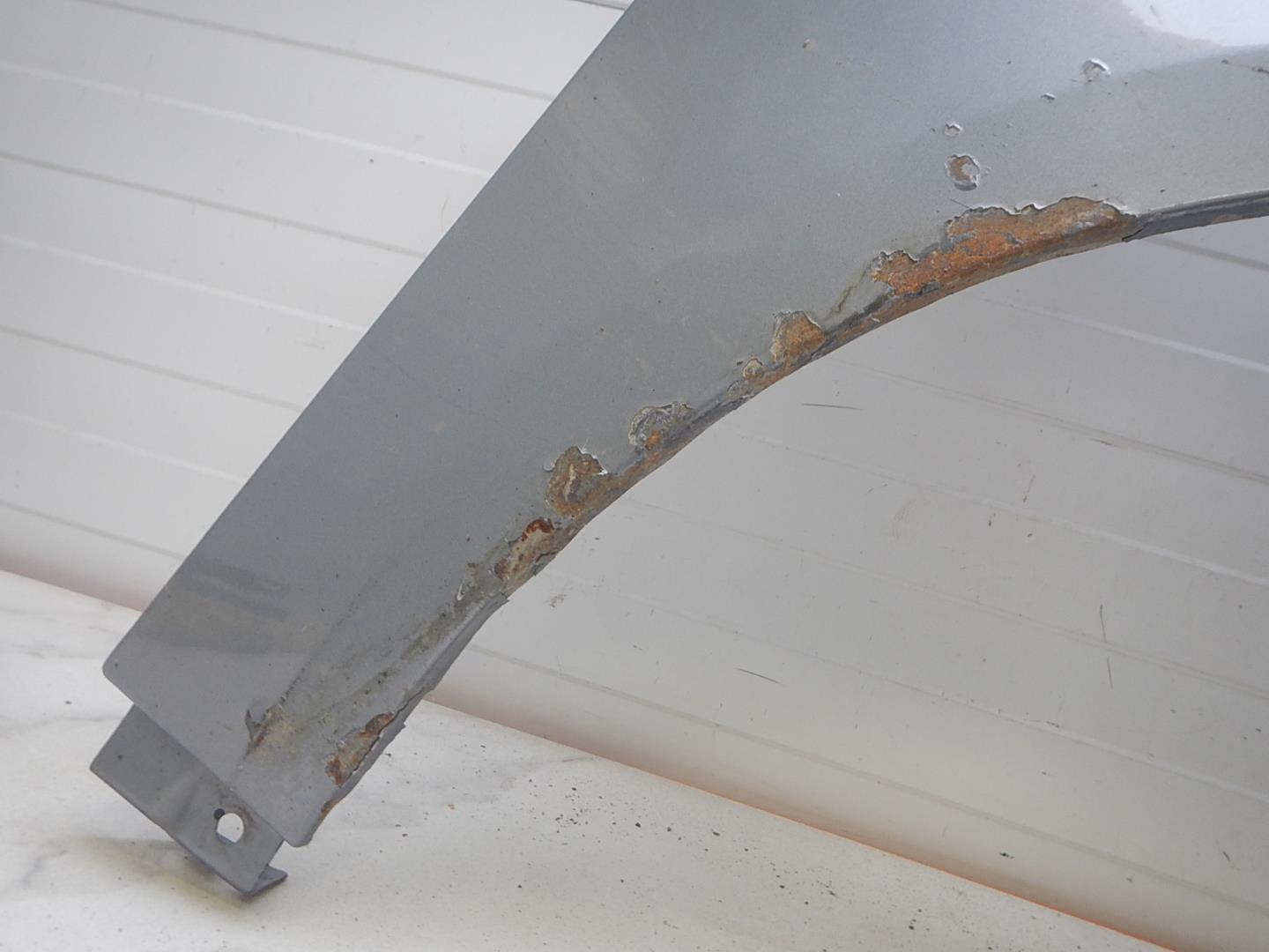 Крыло переднее правое