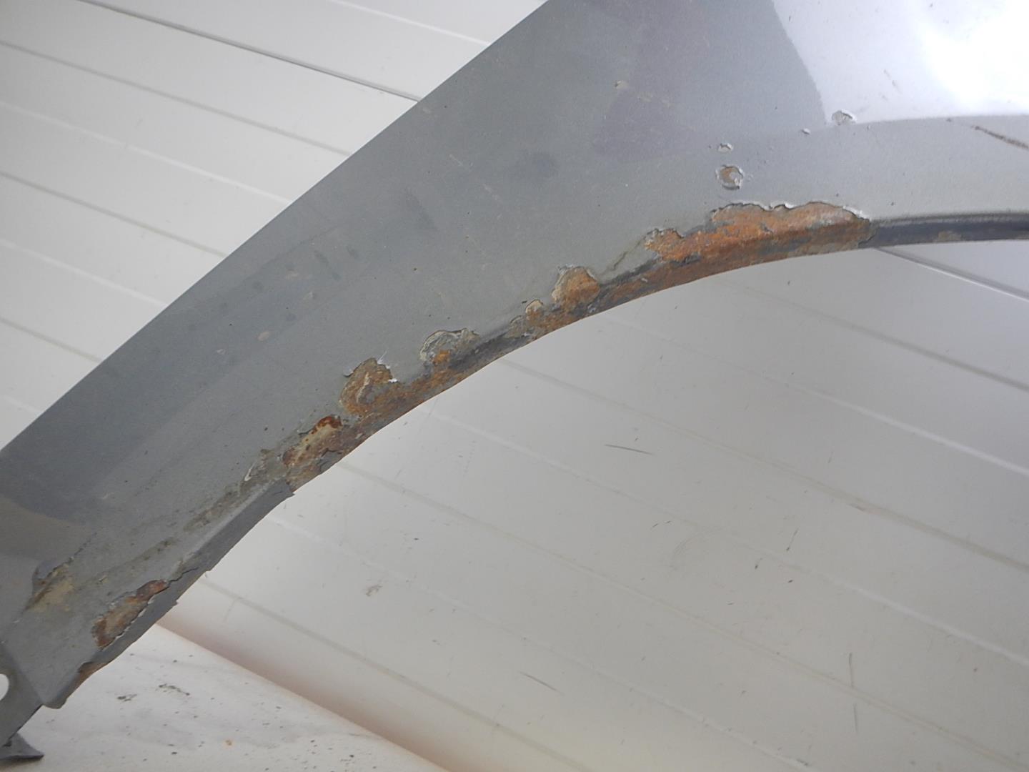 Крыло переднее правое