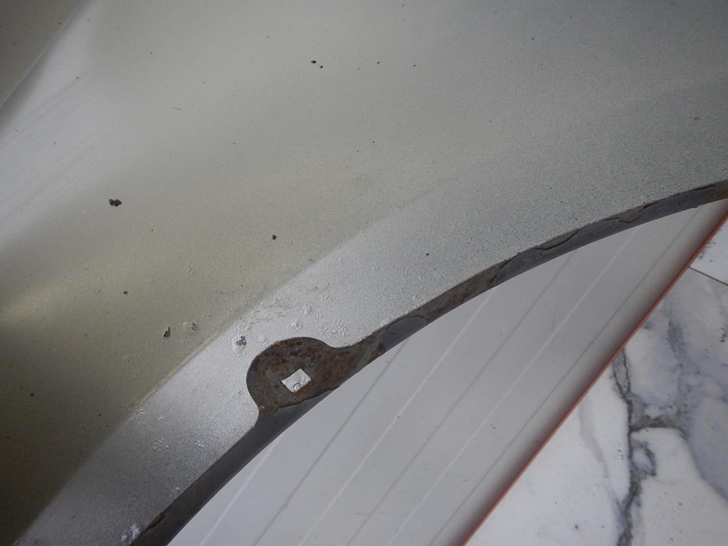 Крыло переднее правое