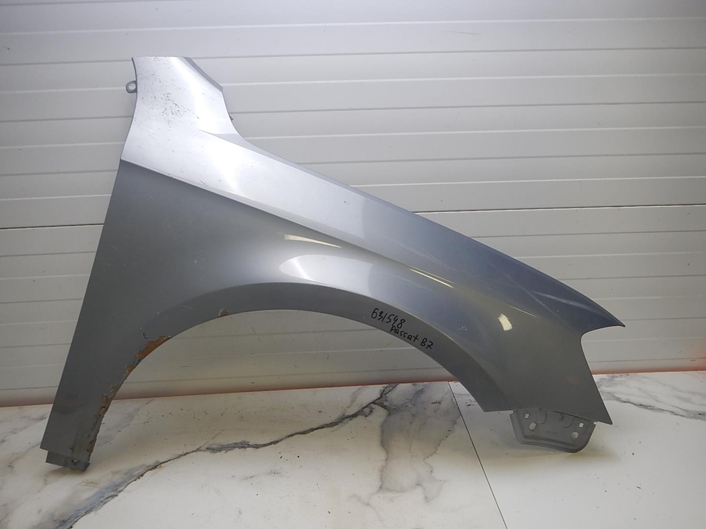 Крыло переднее правое