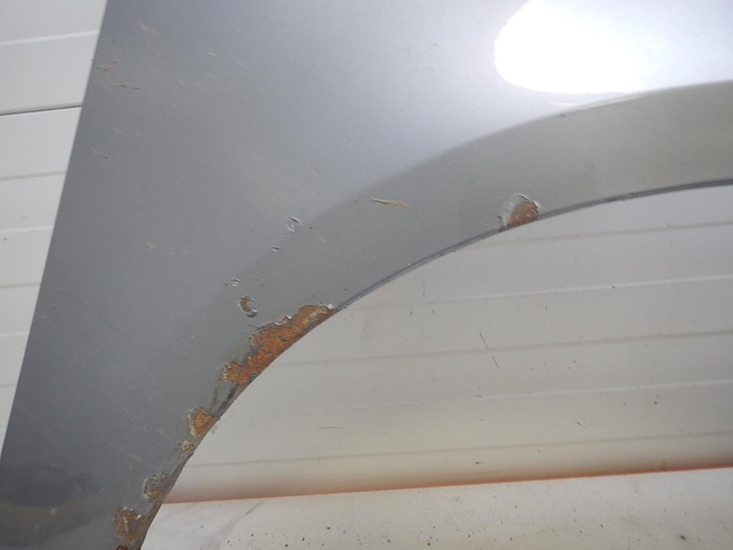 Крыло переднее правое