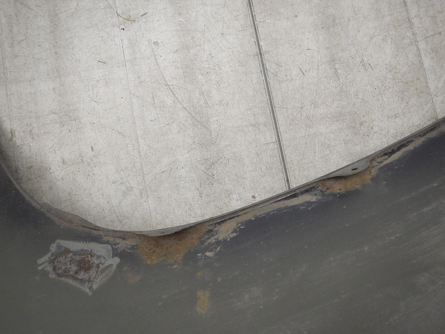 Крыло переднее правое