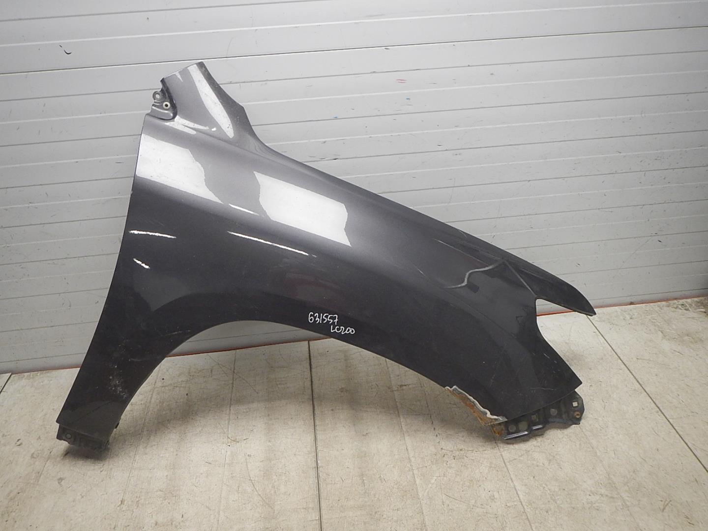 Крыло переднее правое