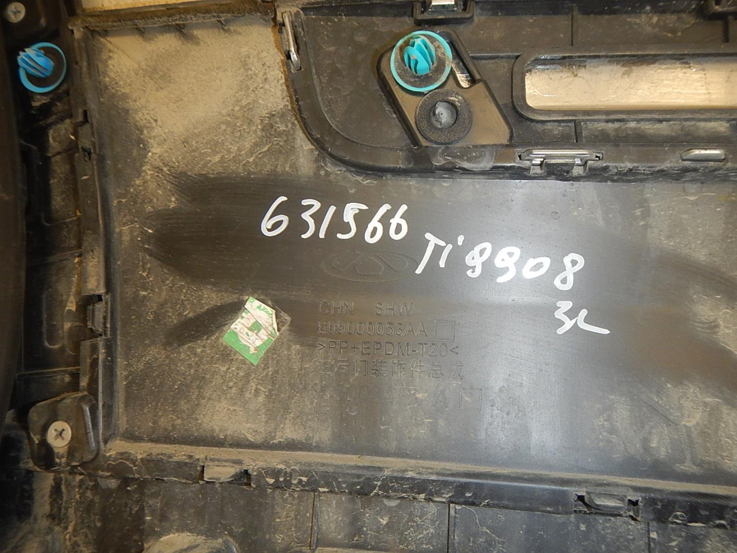 Молдинг задней левой двери