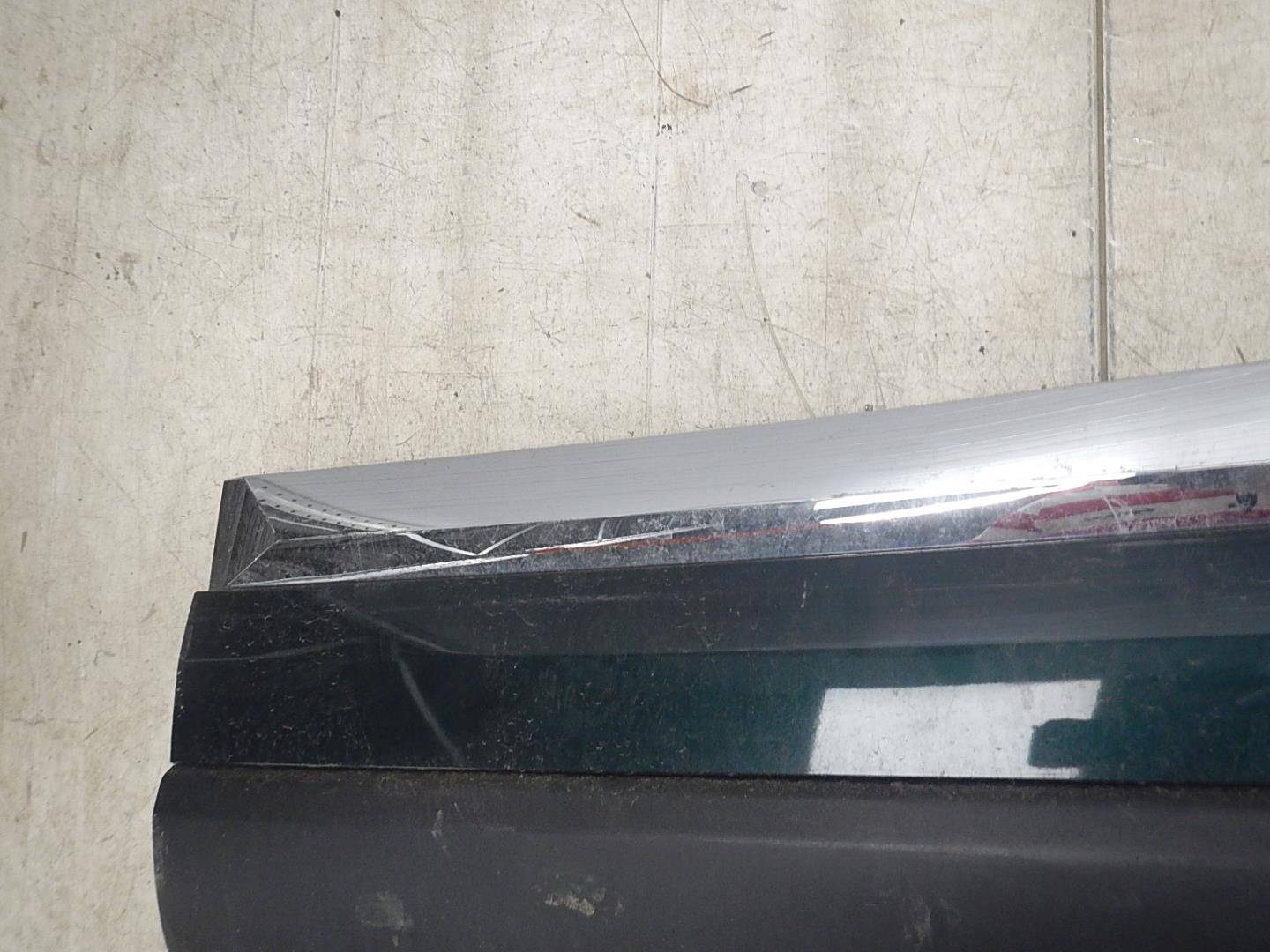 Молдинг задней левой двери