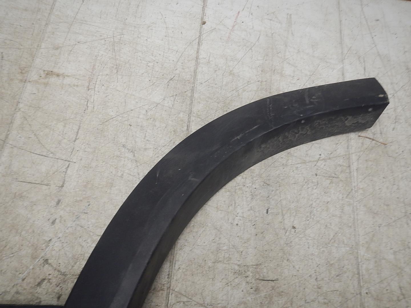 Молдинг задней левой двери