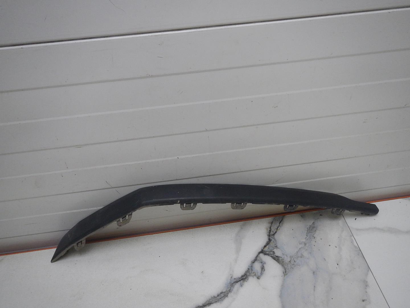 Молдинг заднего бампера