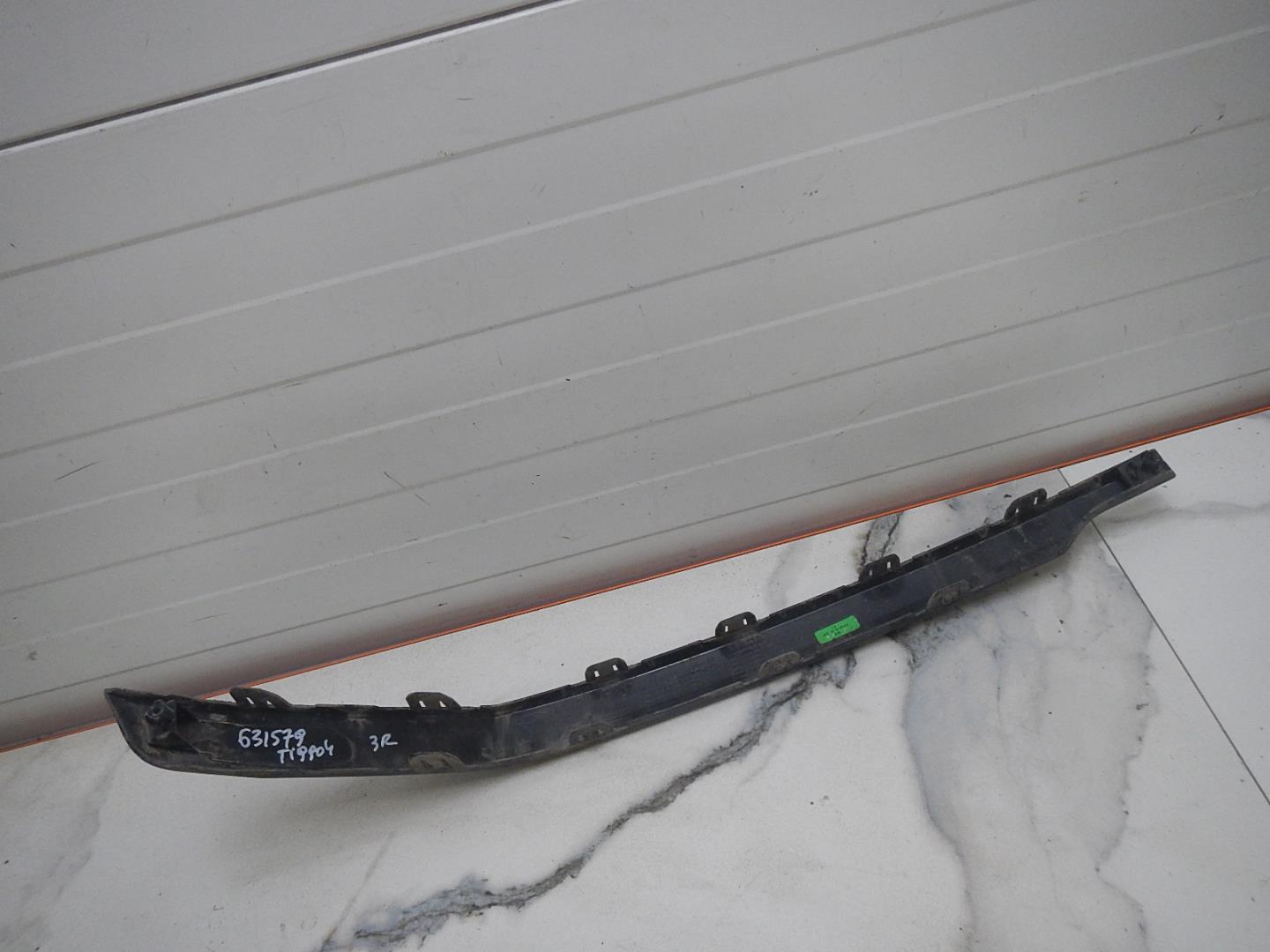 Молдинг заднего бампера