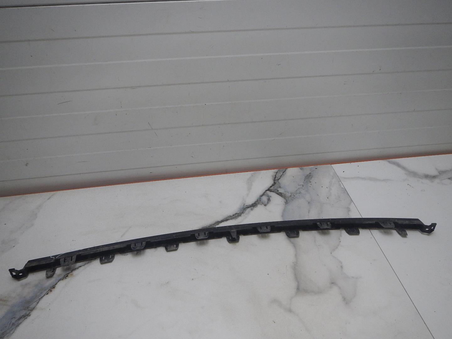 Молдинг заднего бампера