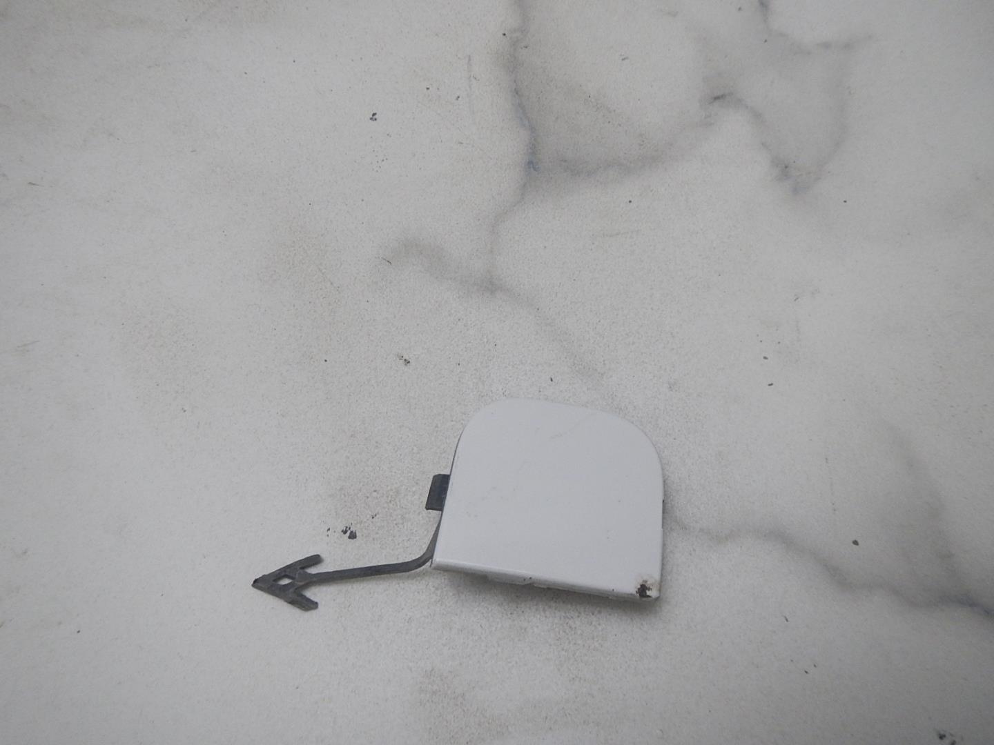 Заглушка буксировочного крюка