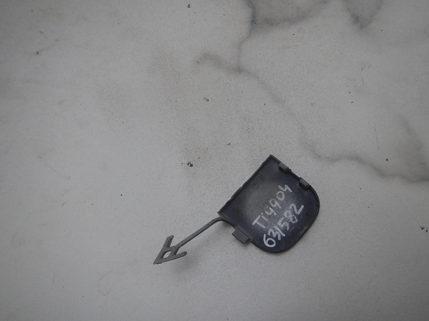 Заглушка буксировочного крюка