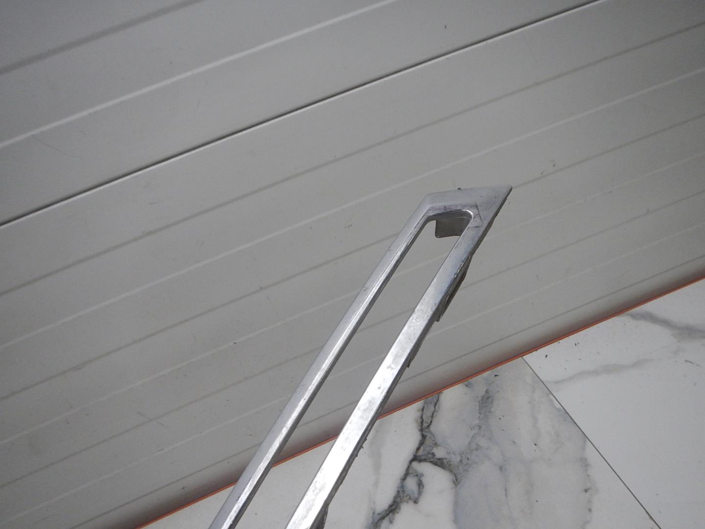 Молдинг переднего бампера правый