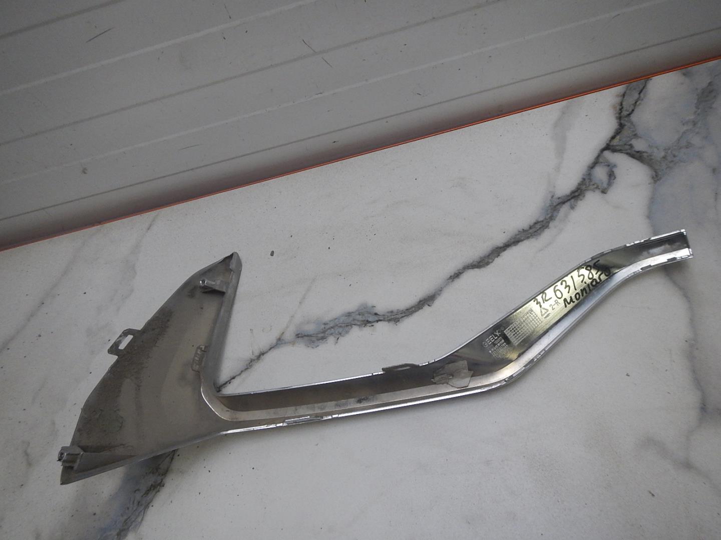 Молдинг заднего бампера