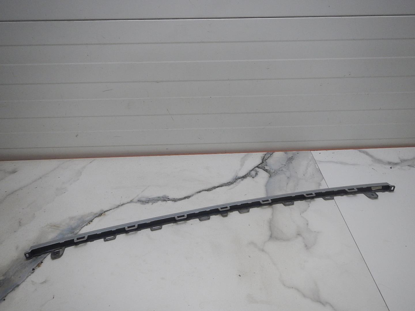 Молдинг заднего бампера