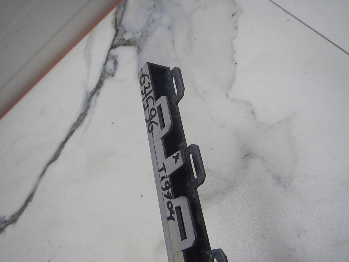 Молдинг переднего бампера